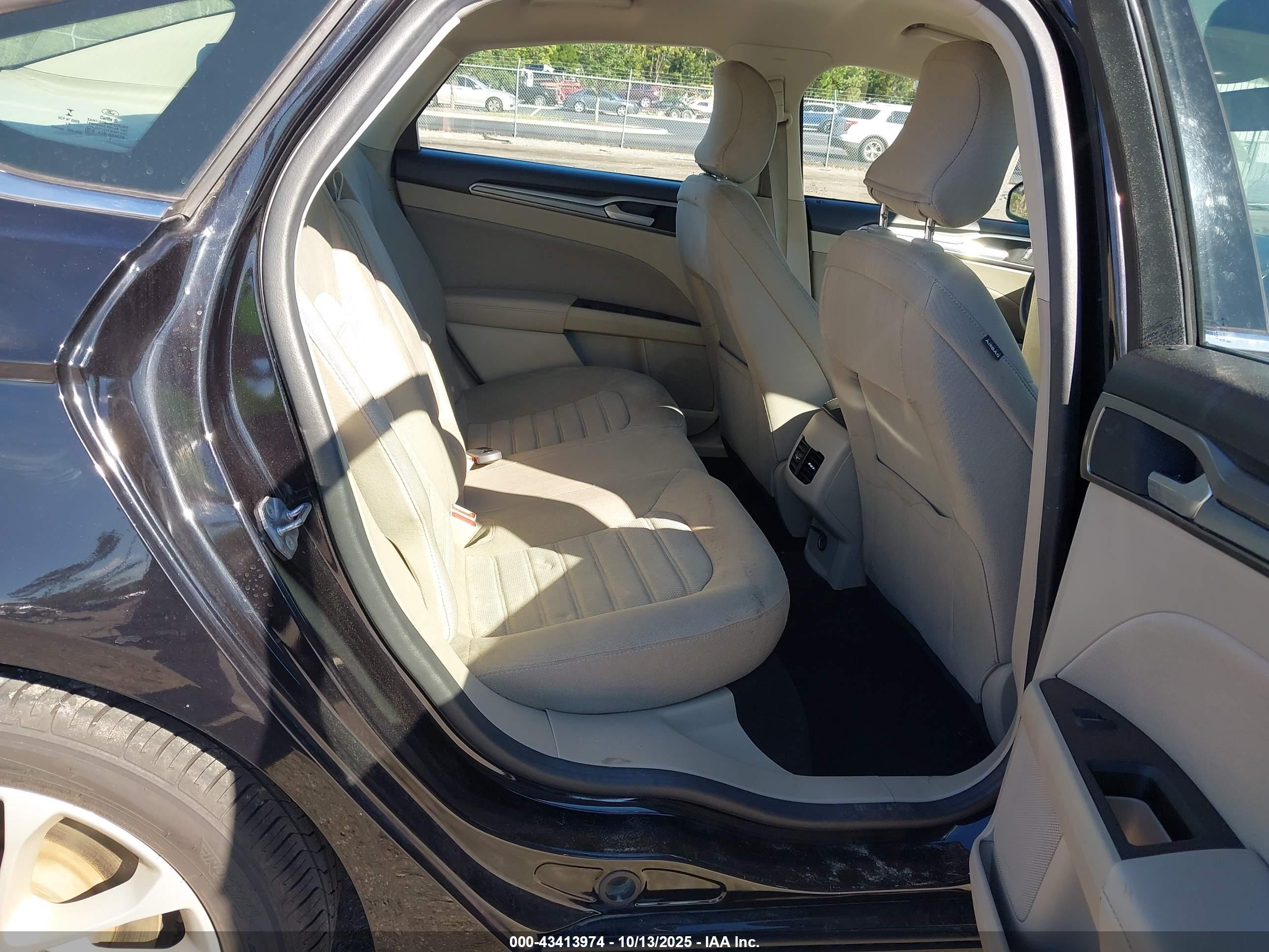 FORD FUSION image 8
