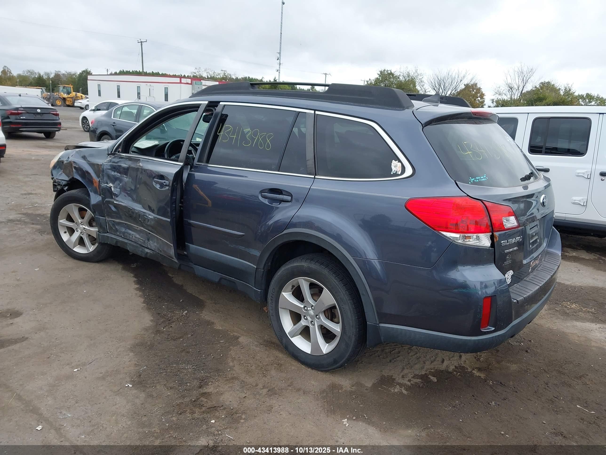 SUBARU OUTBACK image 3