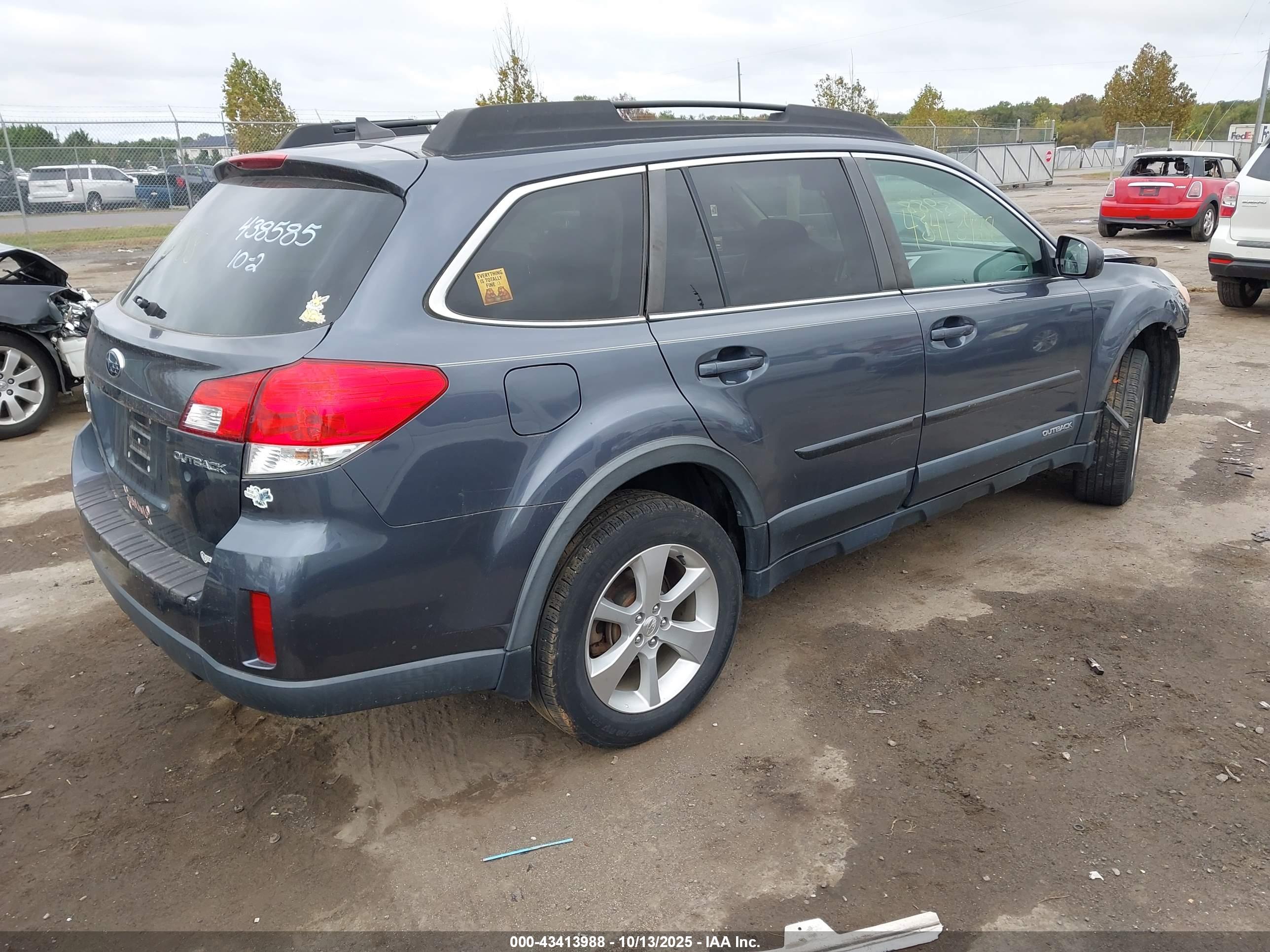 SUBARU OUTBACK image 4