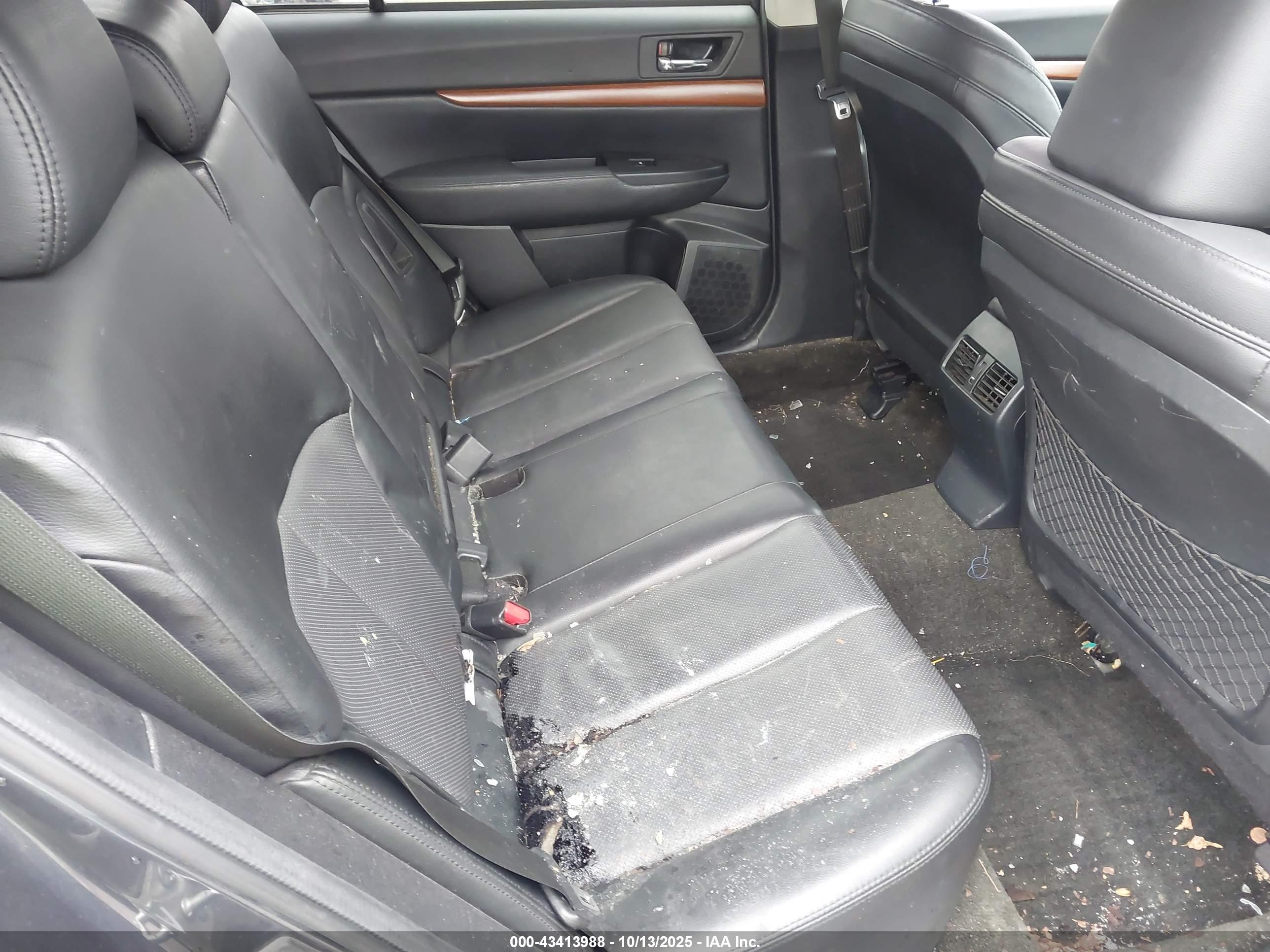 SUBARU OUTBACK image 8