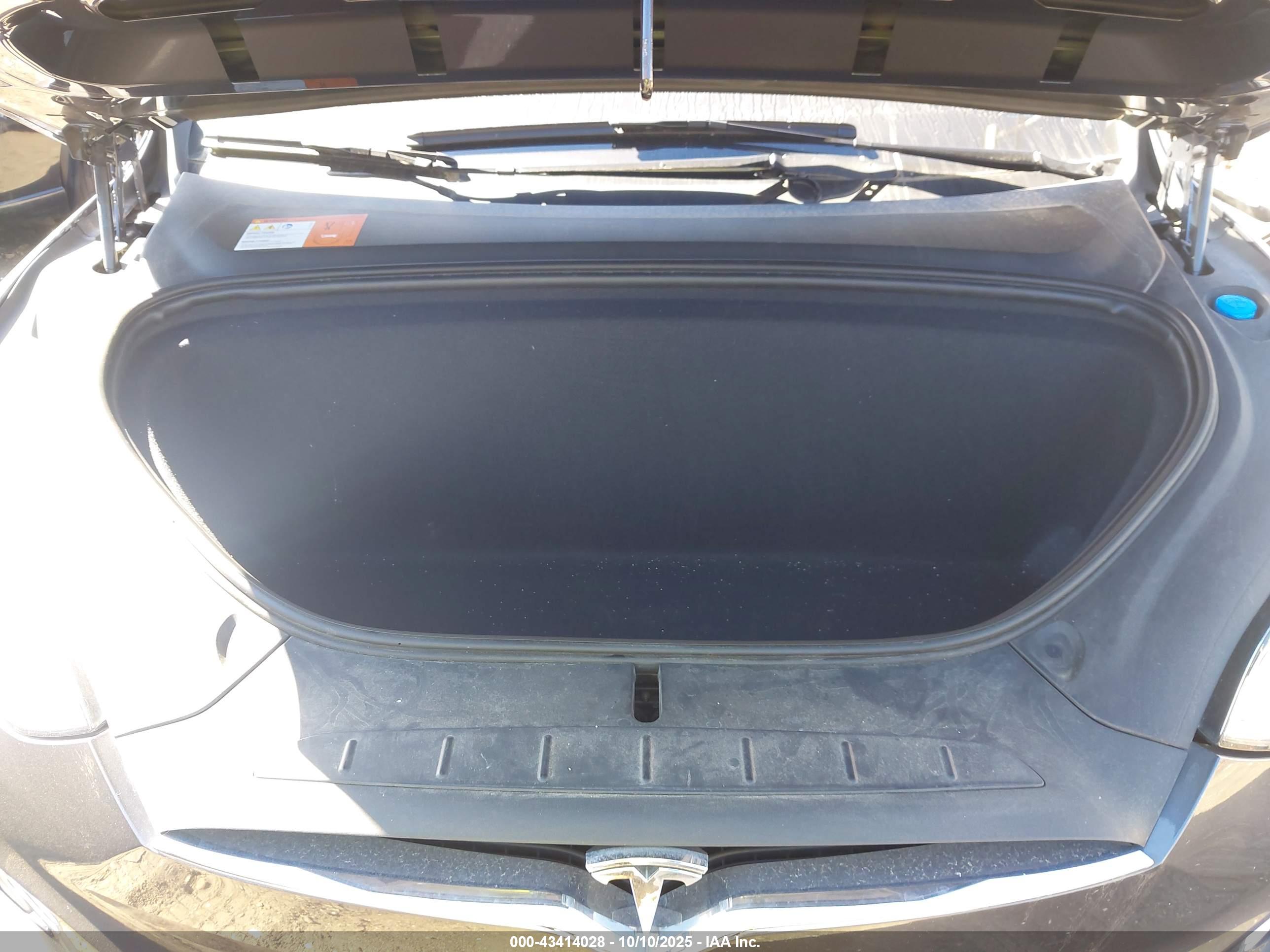 TESLA MODEL image 10