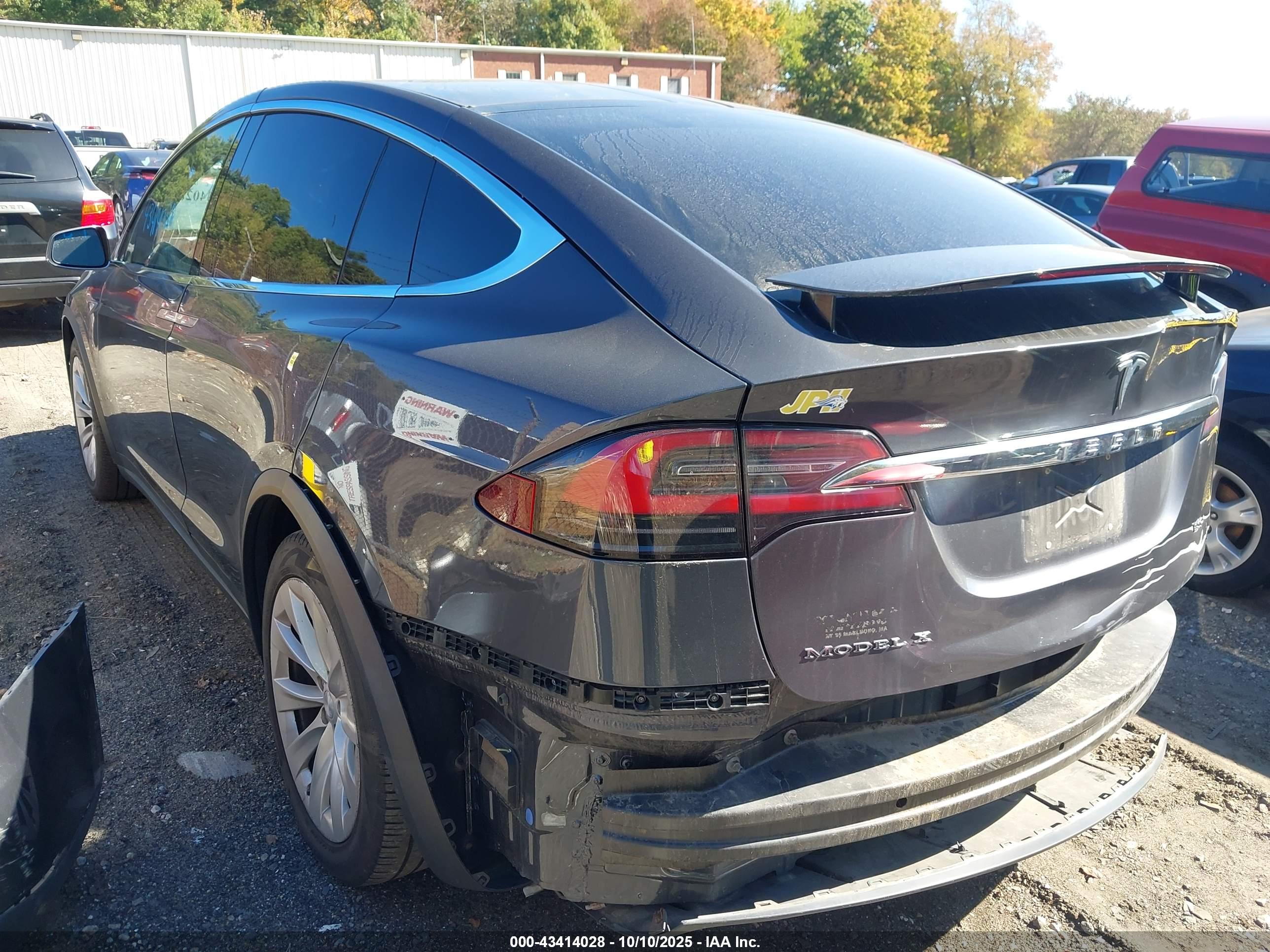 TESLA MODEL image 3