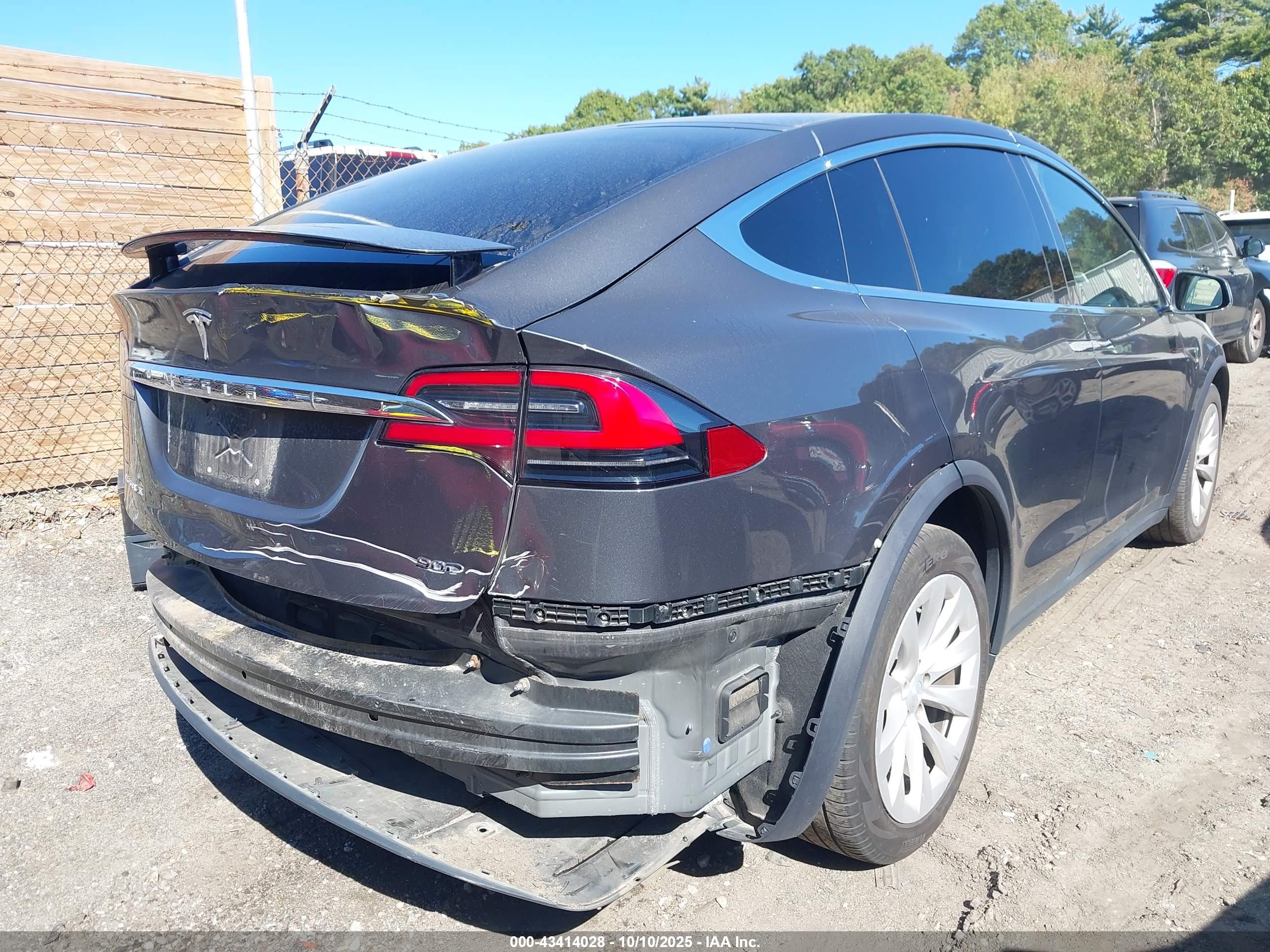 TESLA MODEL image 4