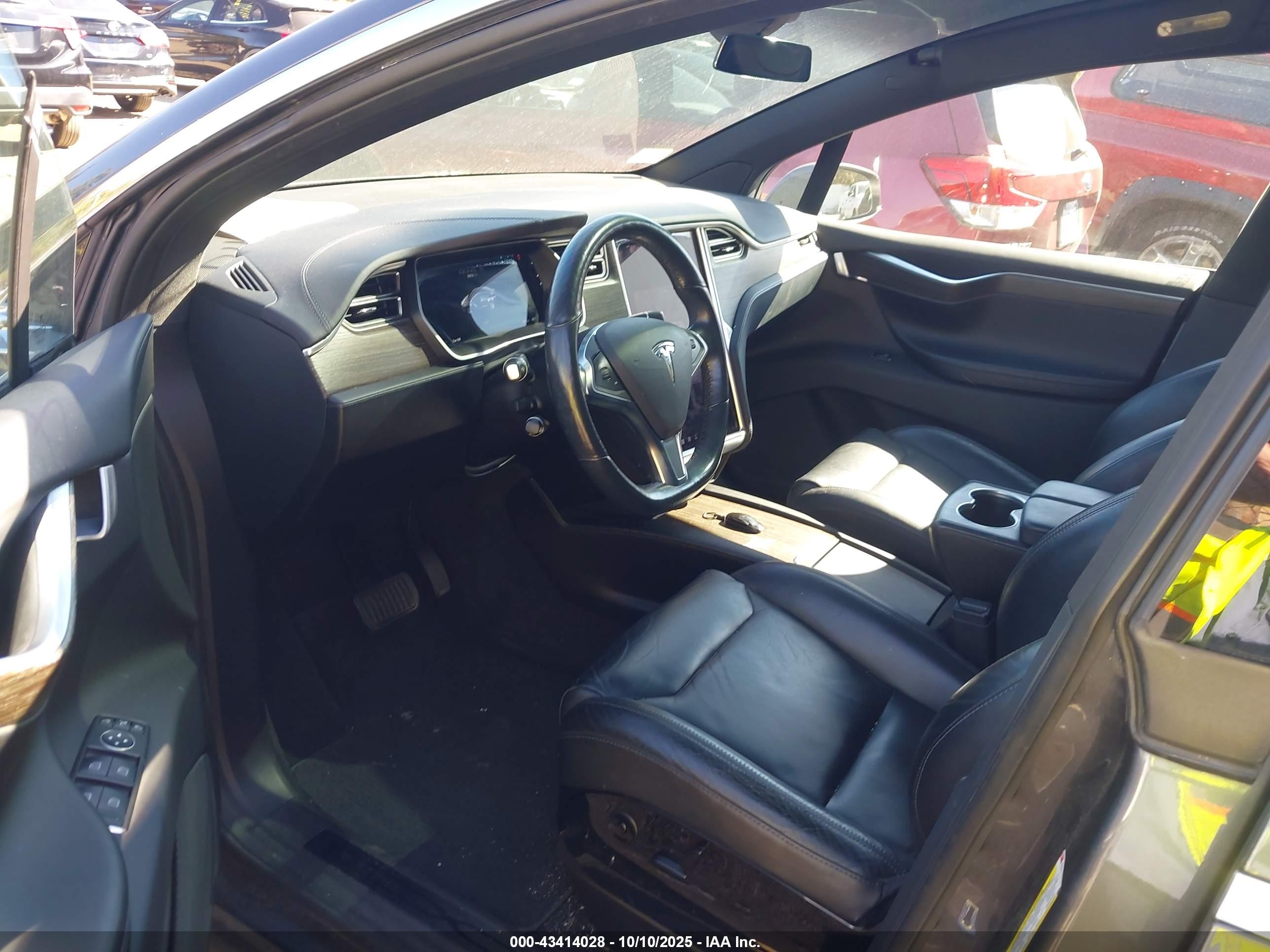 TESLA MODEL image 5