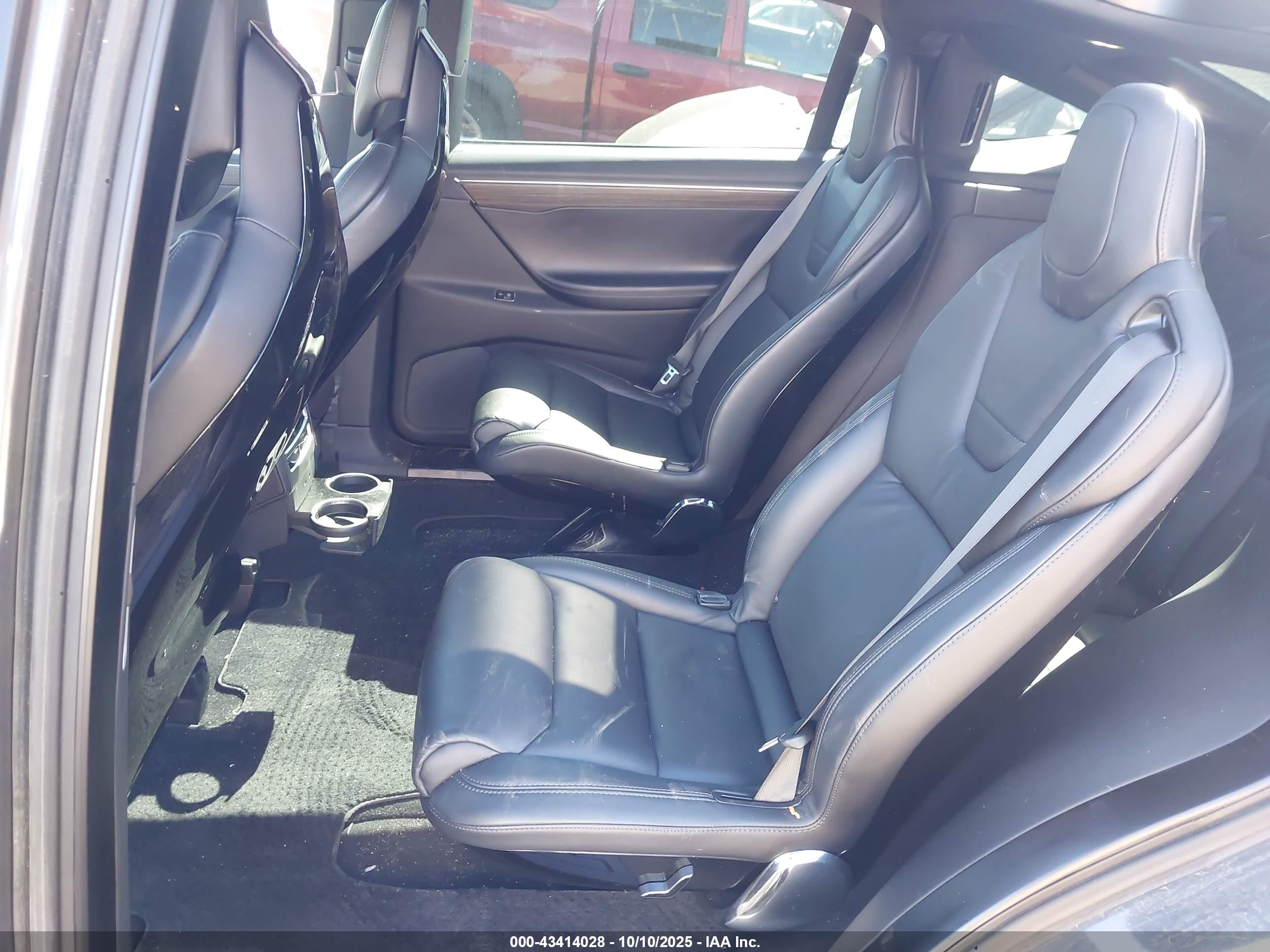 TESLA MODEL image 8