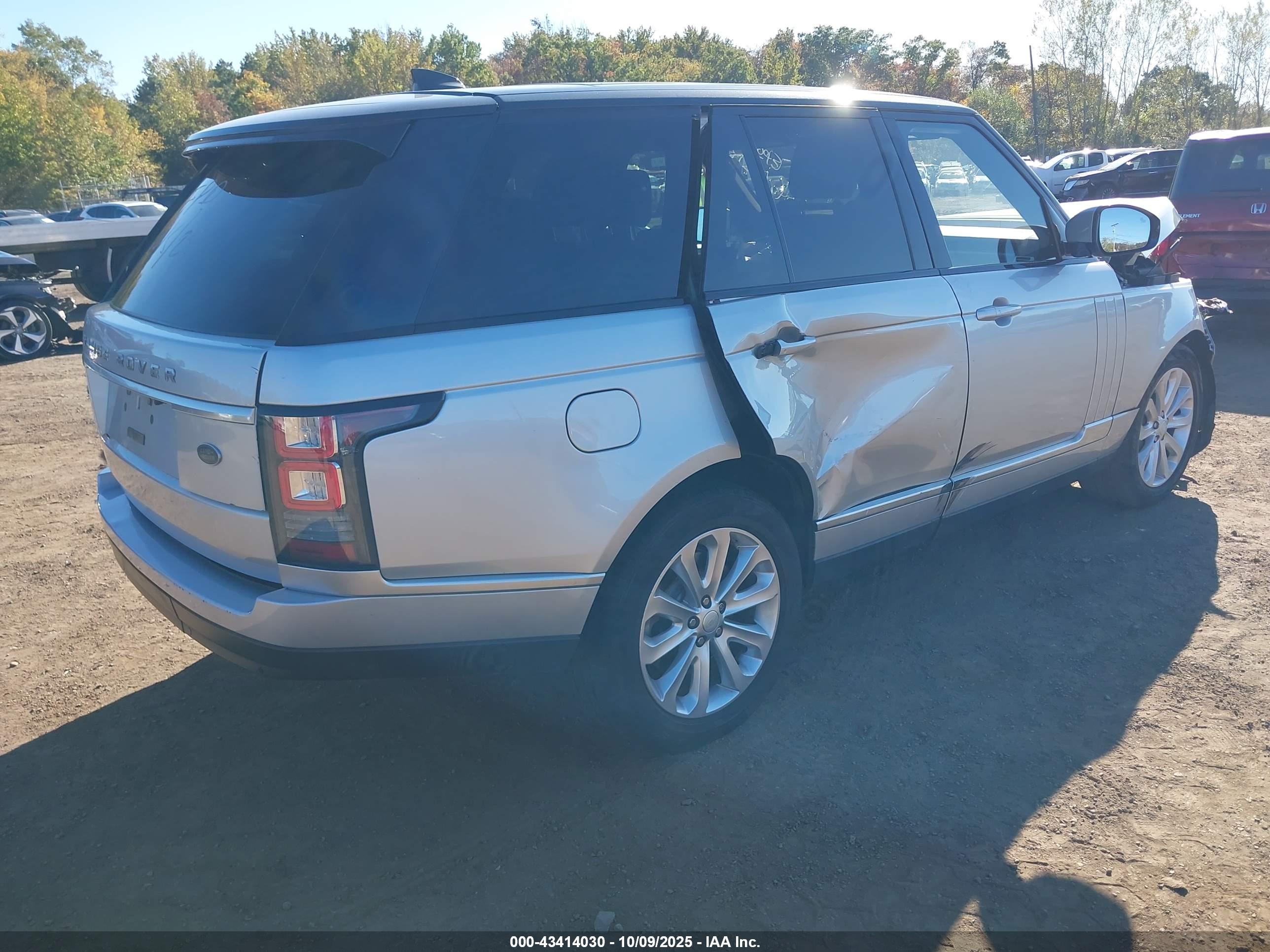 LAND ROVER image 4