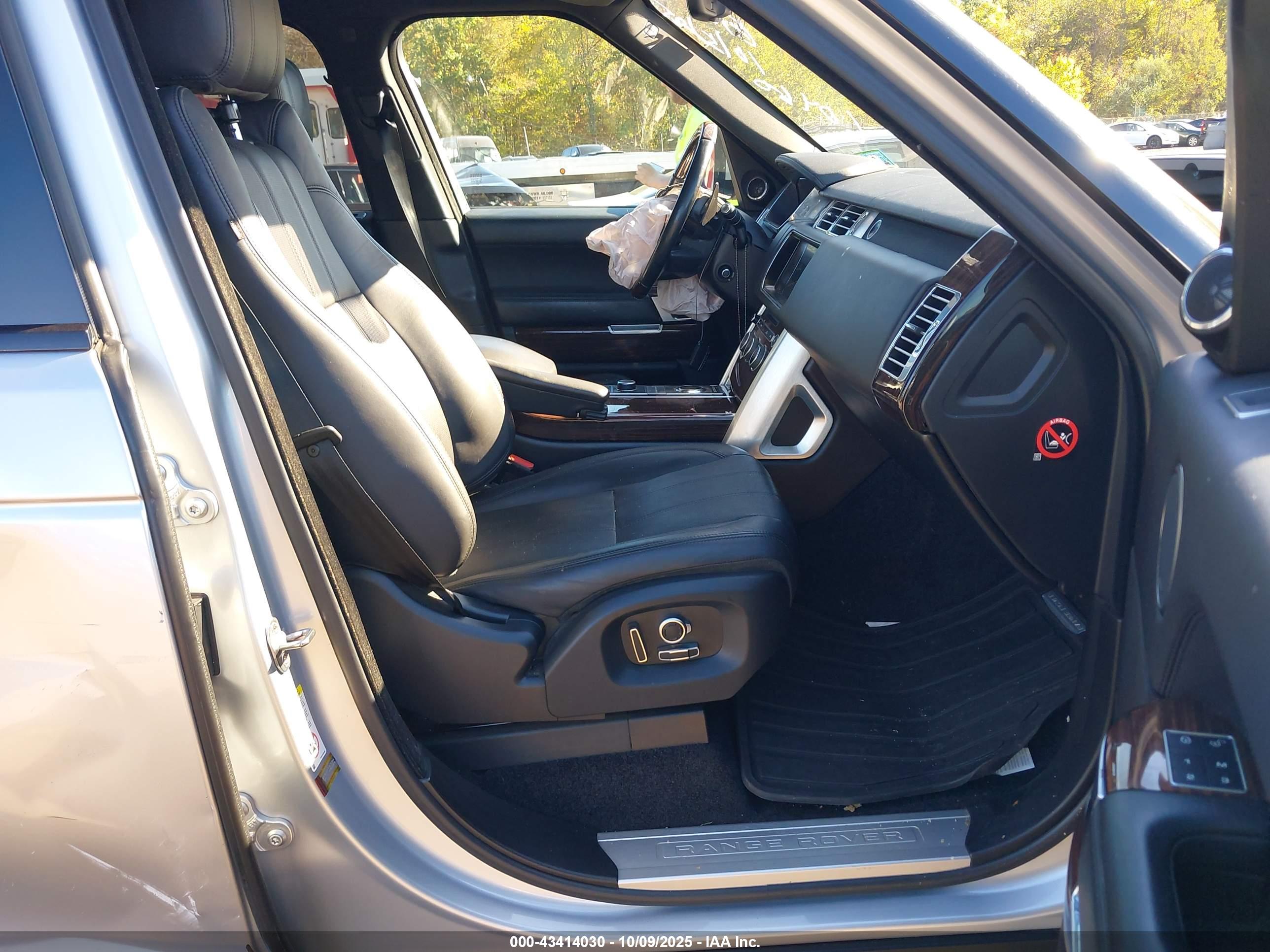 LAND ROVER image 5