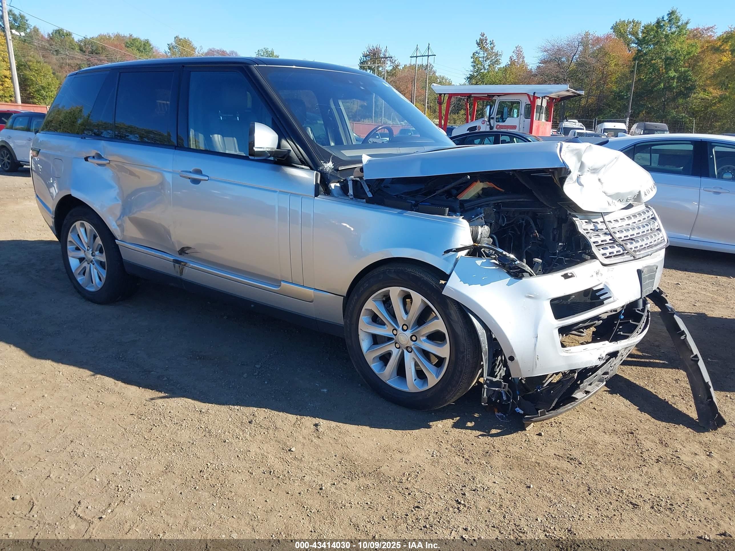 LAND ROVER image 6