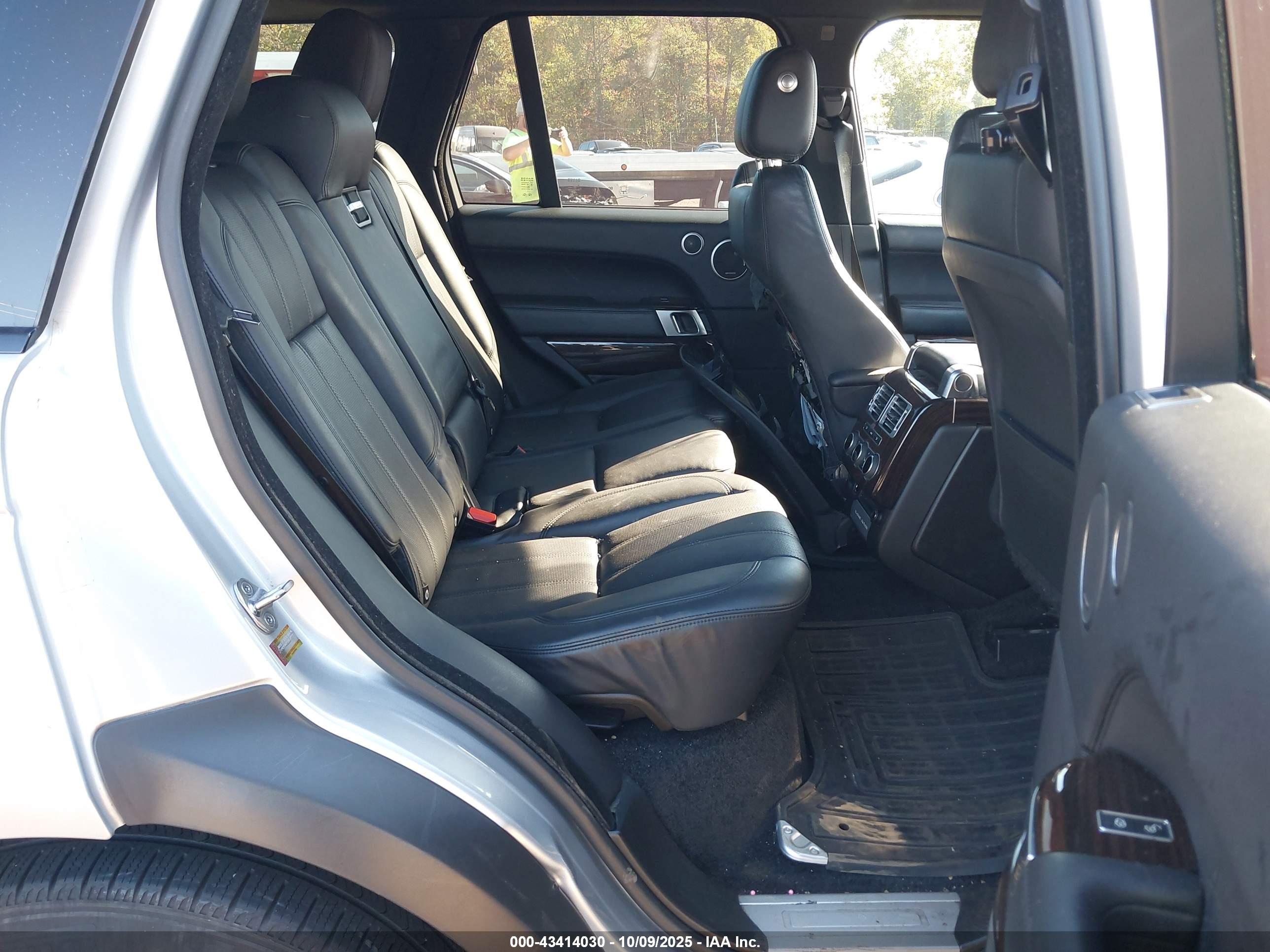 LAND ROVER image 8