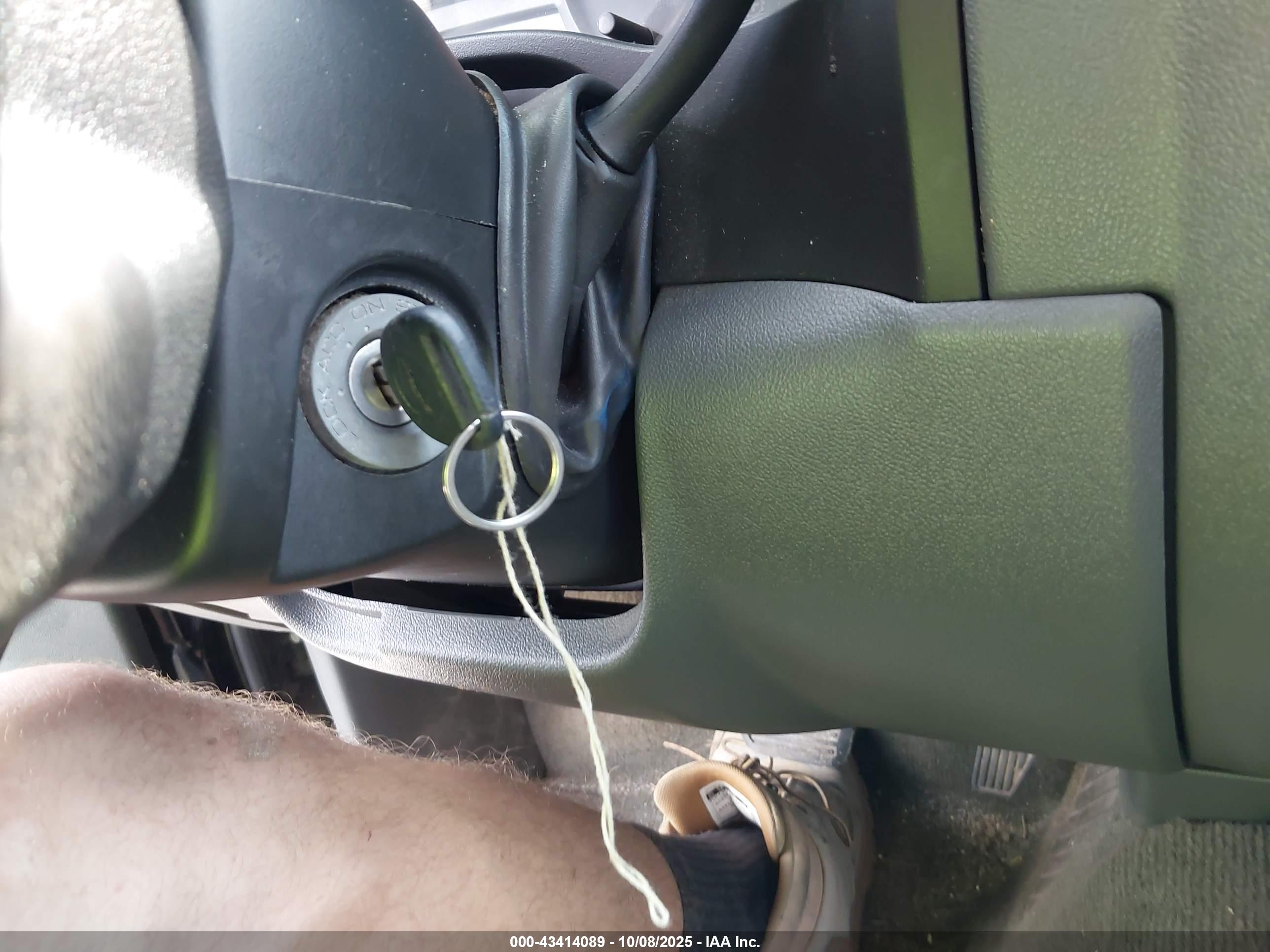 CHEVROLET COLORADO image 11