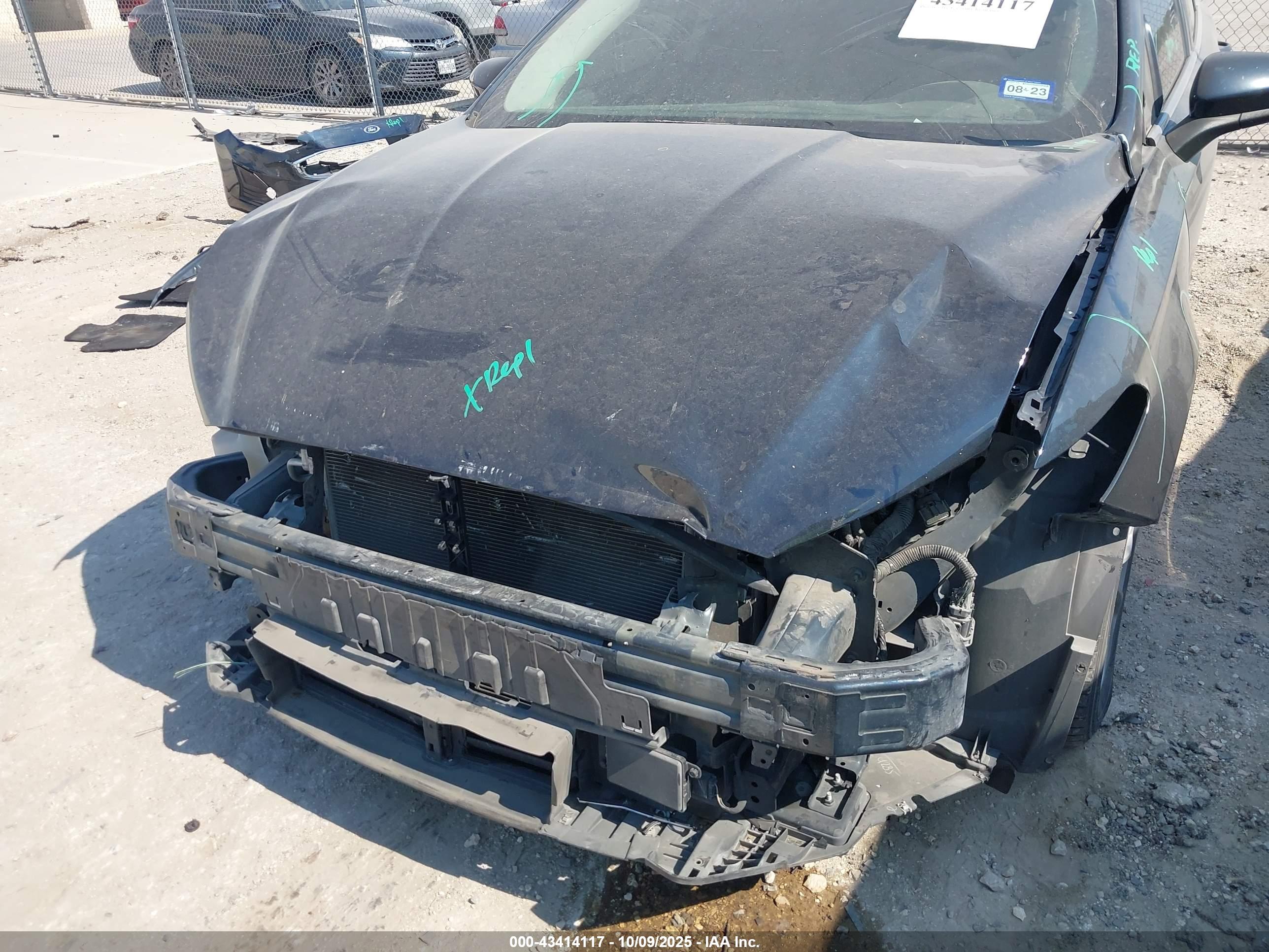 FORD FUSION image 6