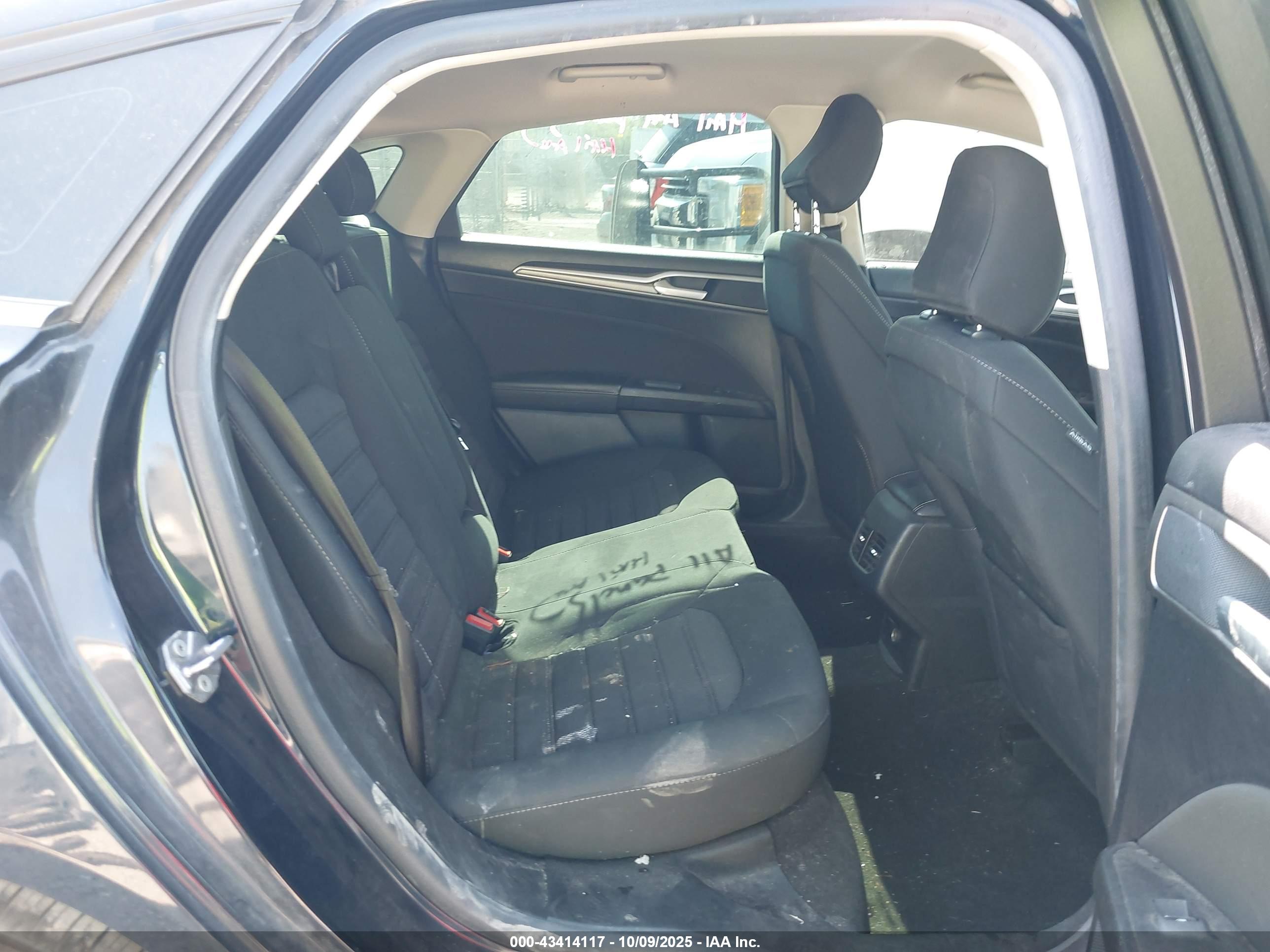FORD FUSION image 8