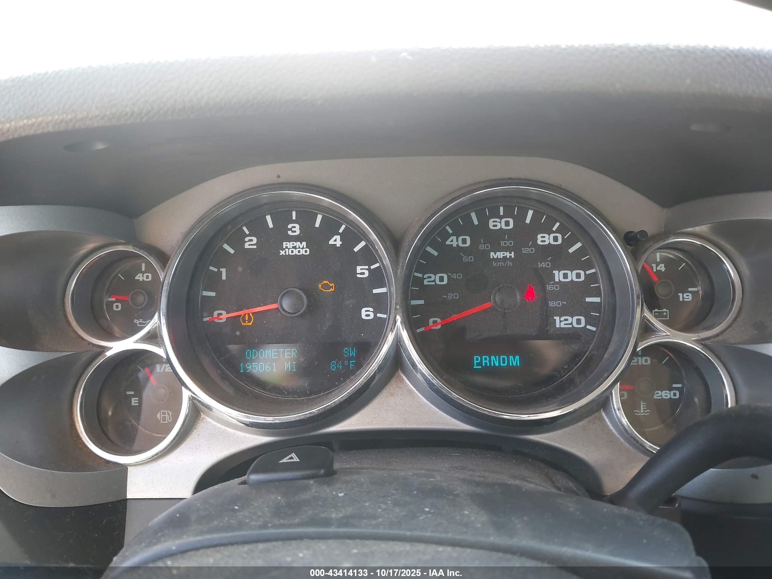 CHEVROLET SILVERADO image 7