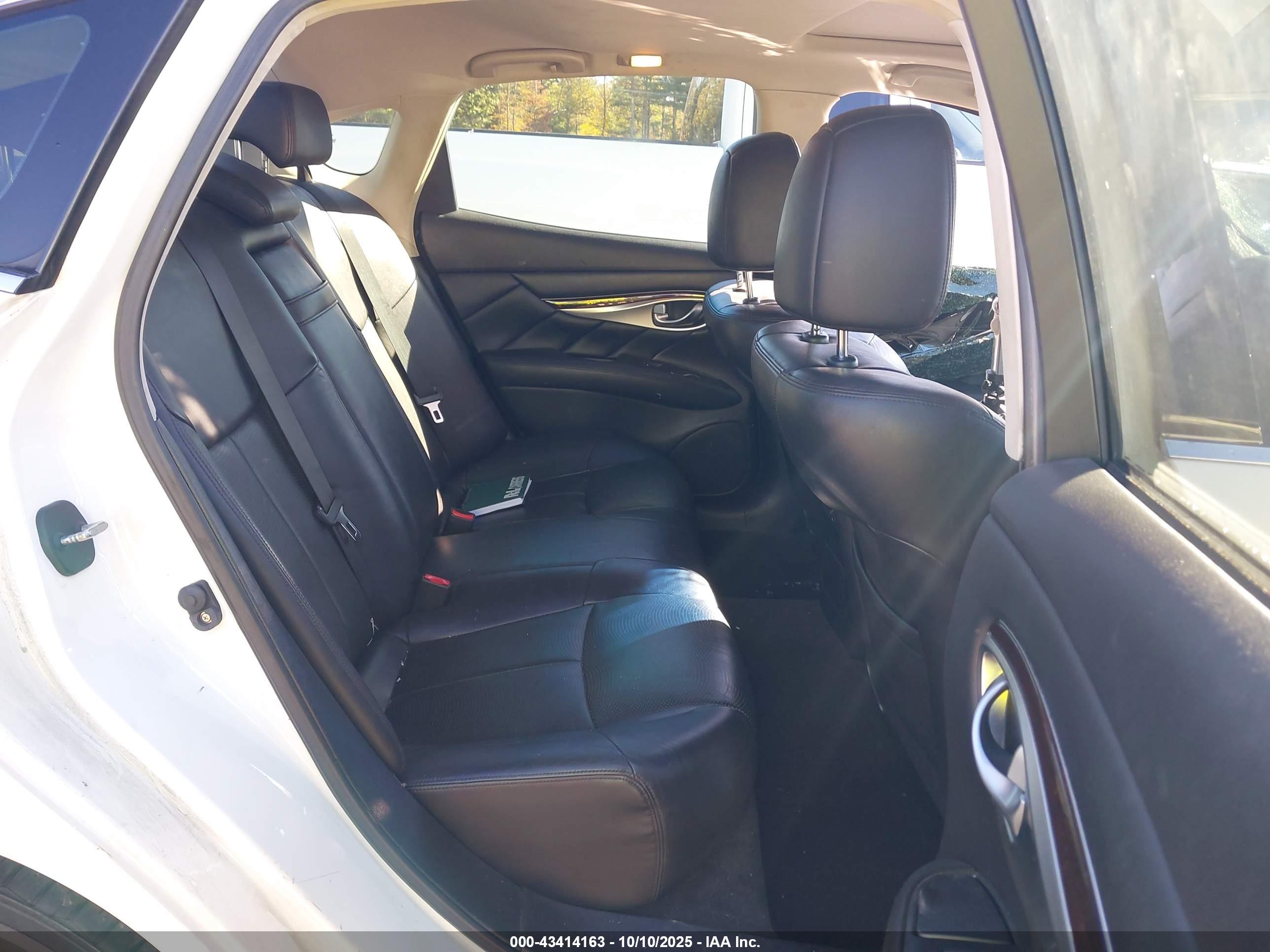 INFINITI M37X image 8