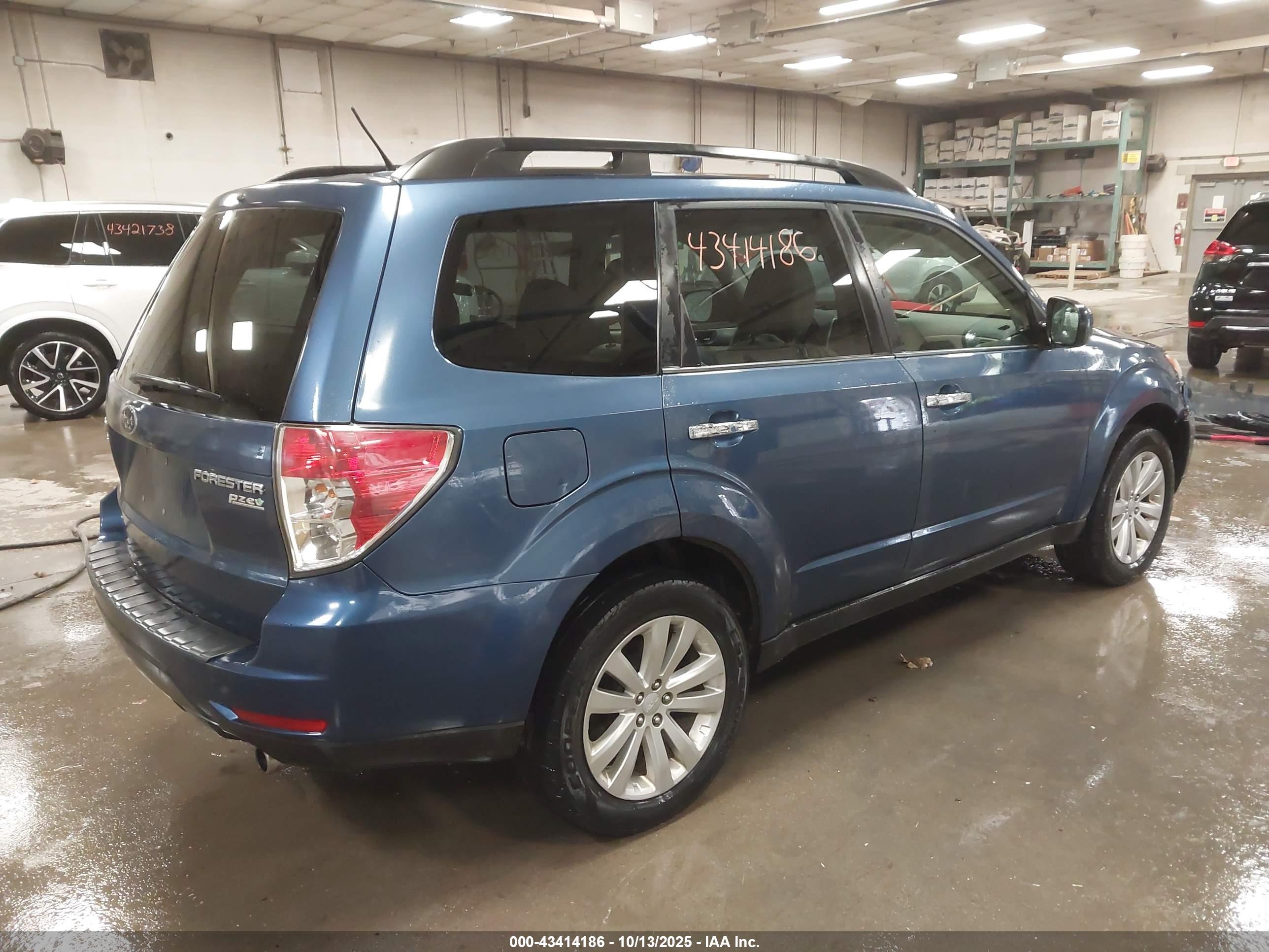 SUBARU FORESTER image 4