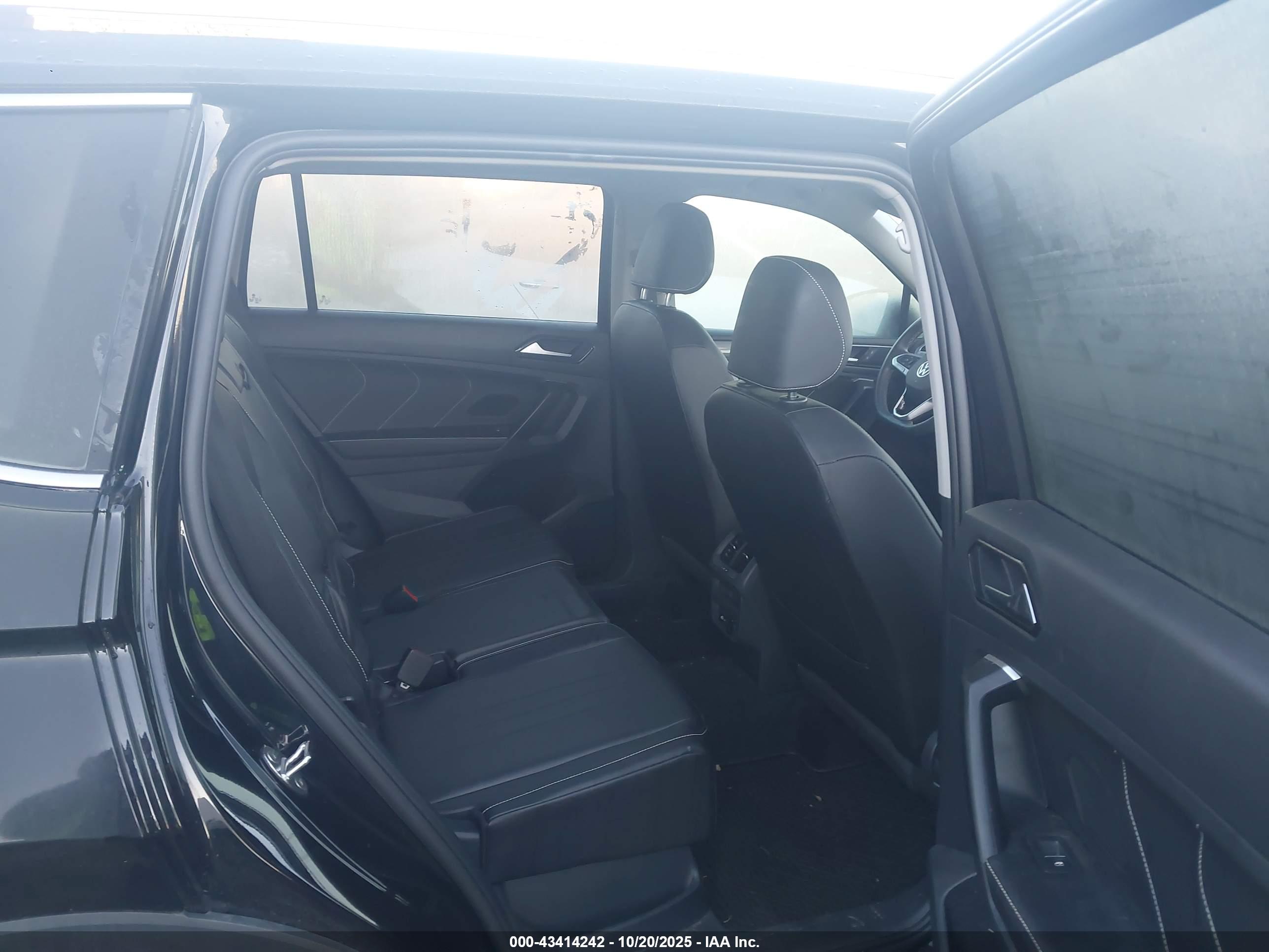 VOLKSWAGEN TIGUAN image 8