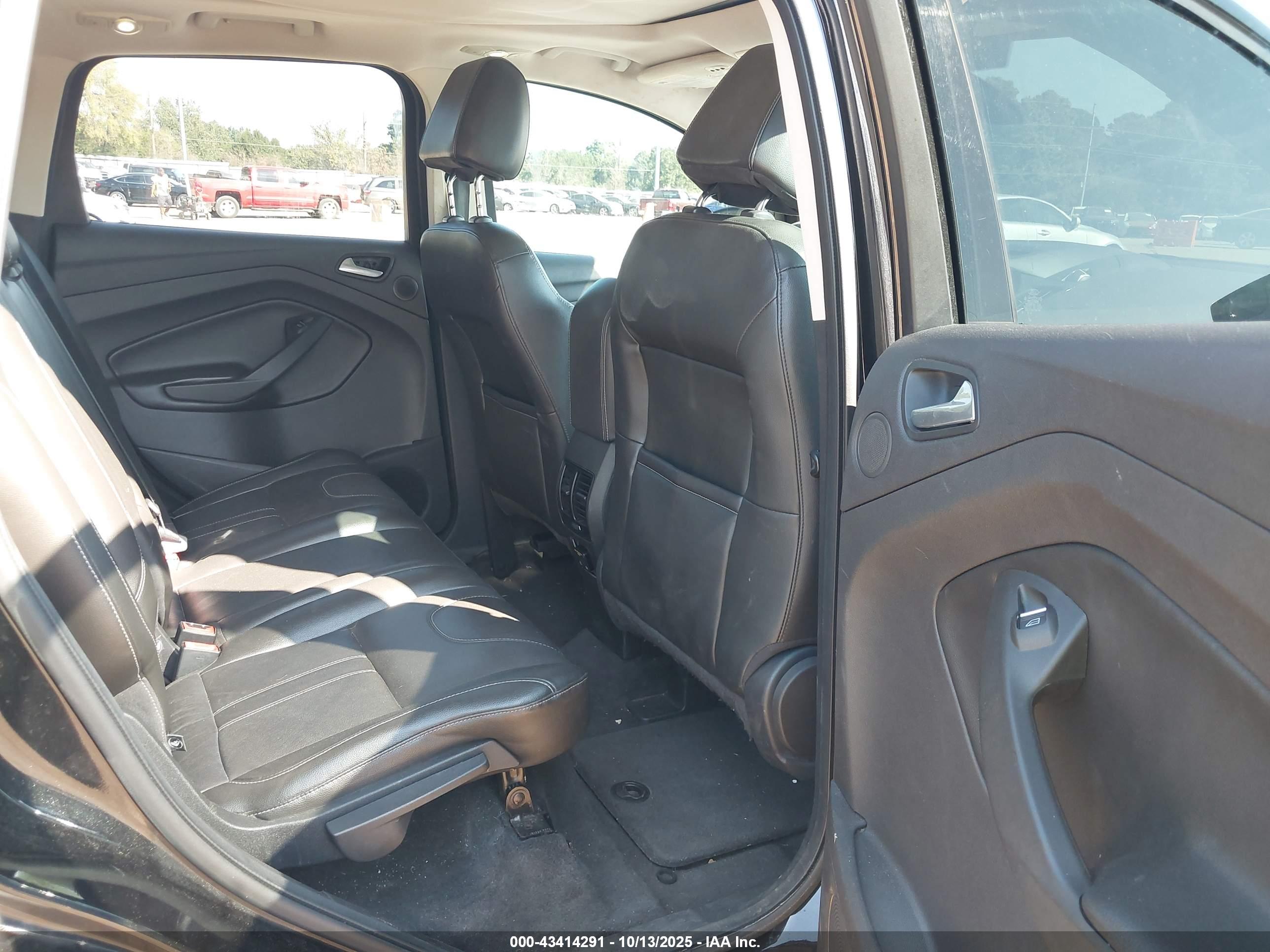 FORD ESCAPE image 8