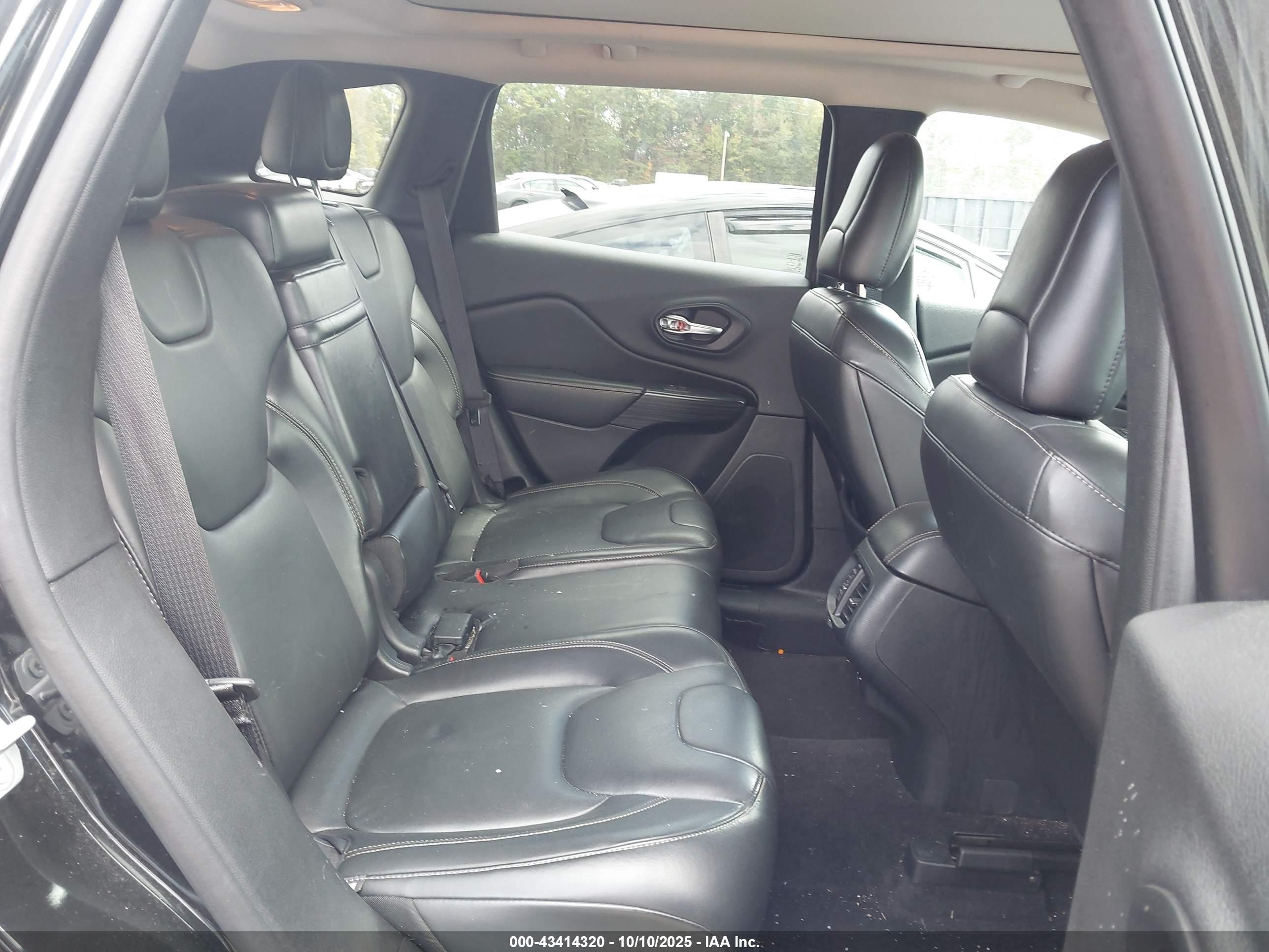 JEEP CHEROKEE image 8