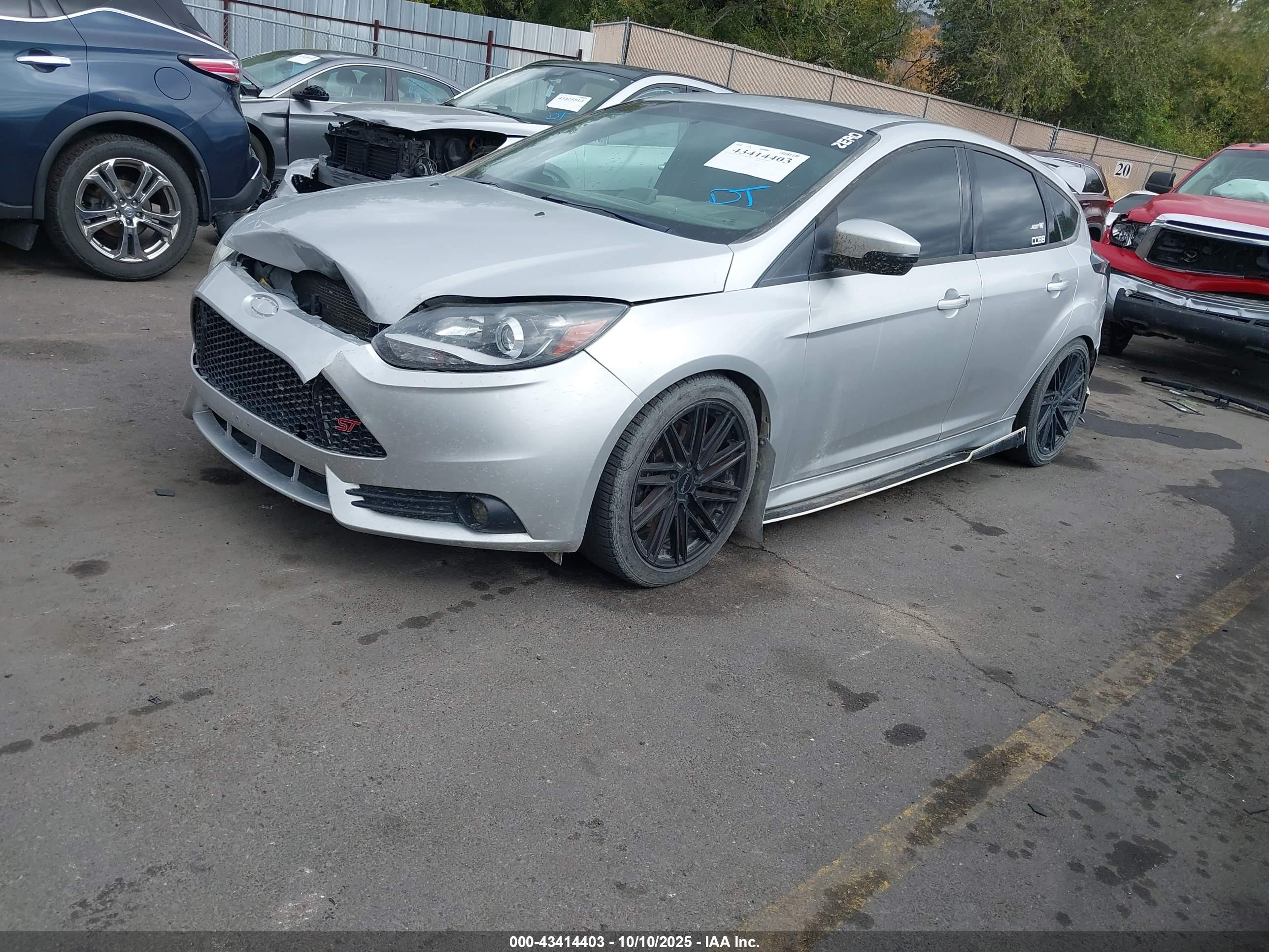 FORD FOCUS image 2