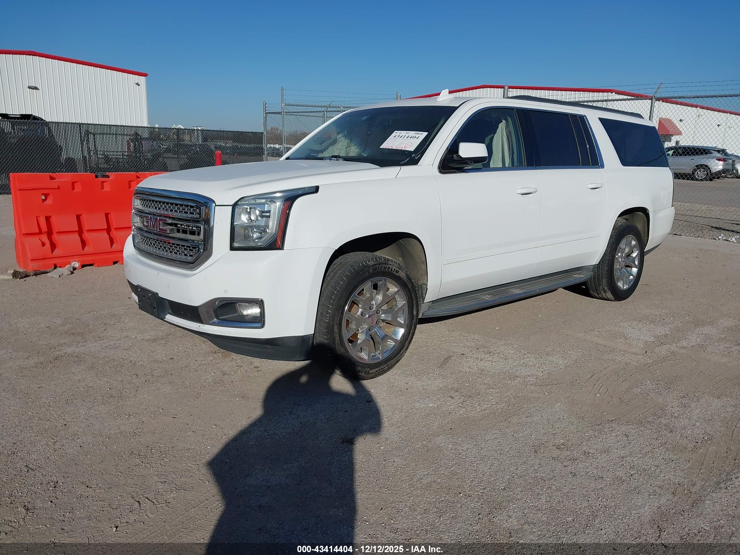 GMC YUKON image 2
