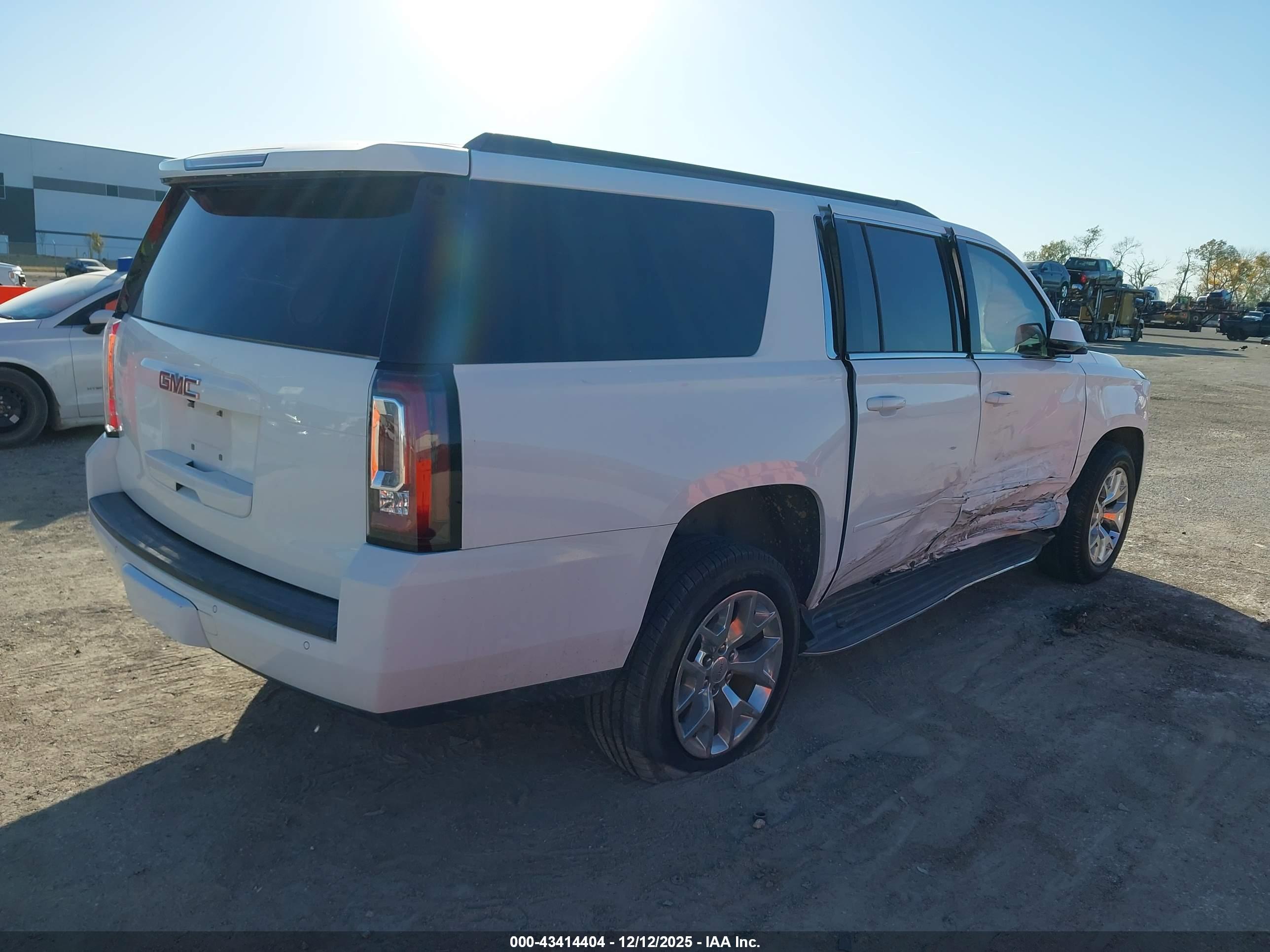 GMC YUKON image 4