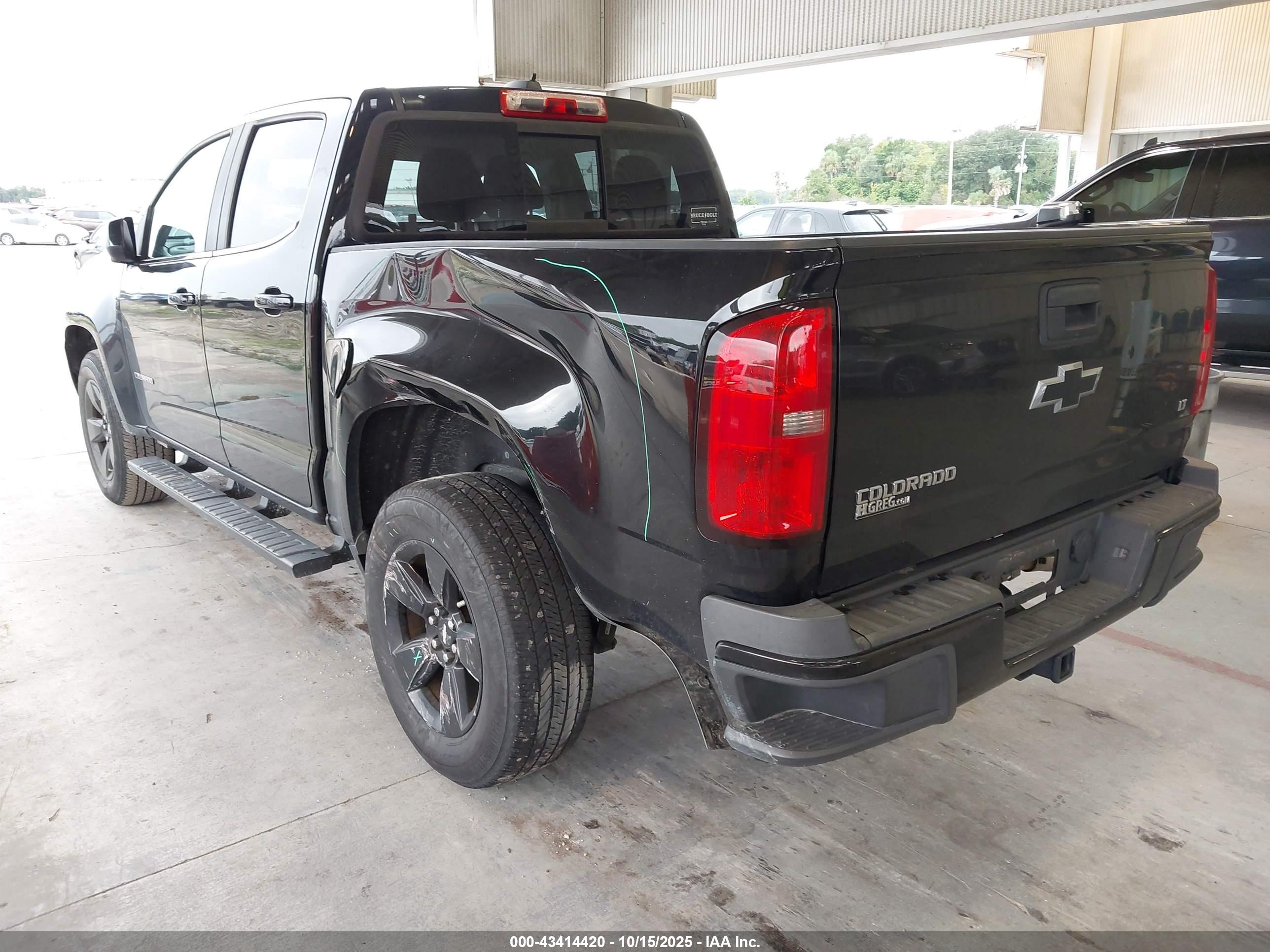 CHEVROLET COLORADO image 3
