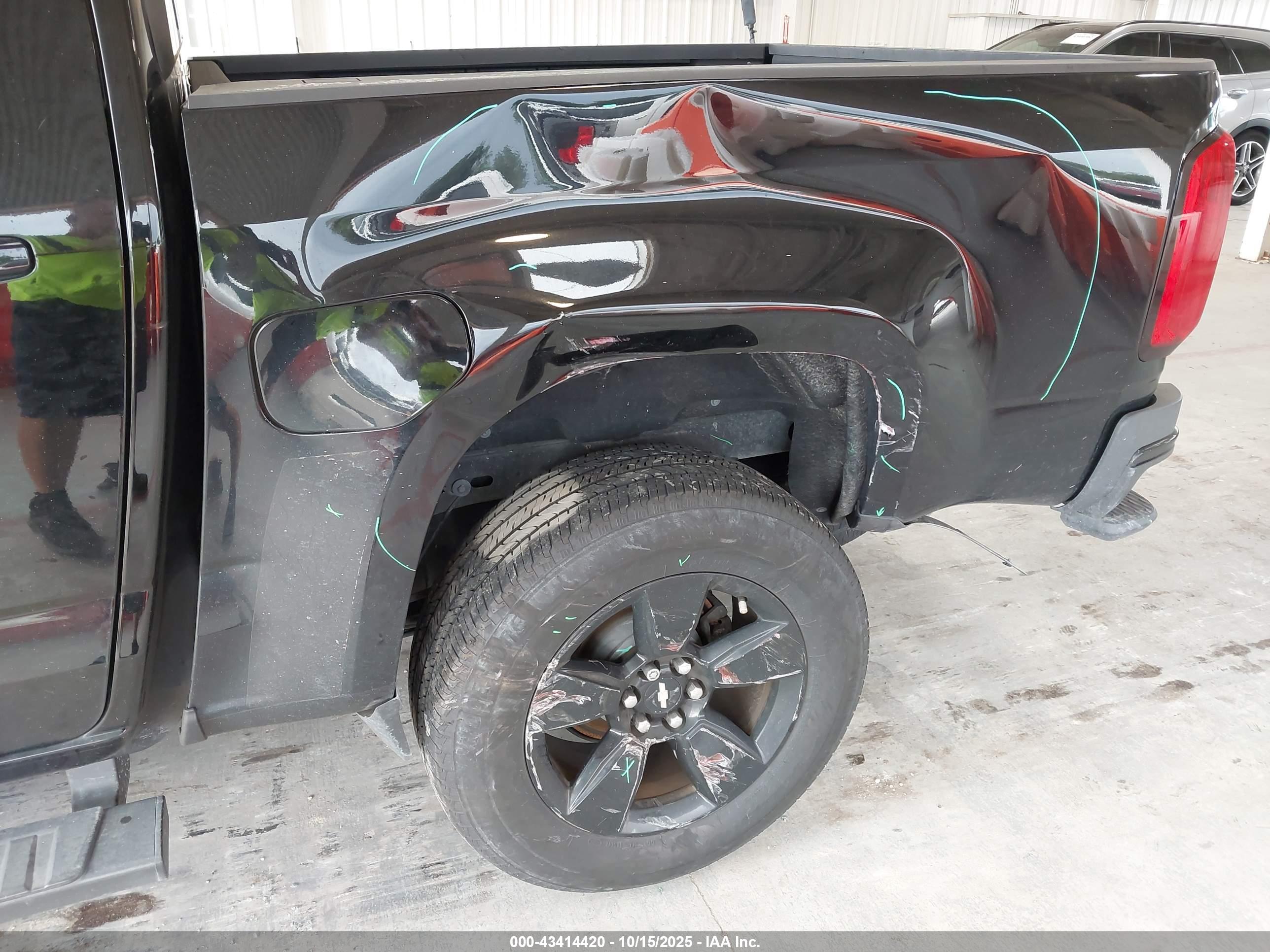 CHEVROLET COLORADO image 6