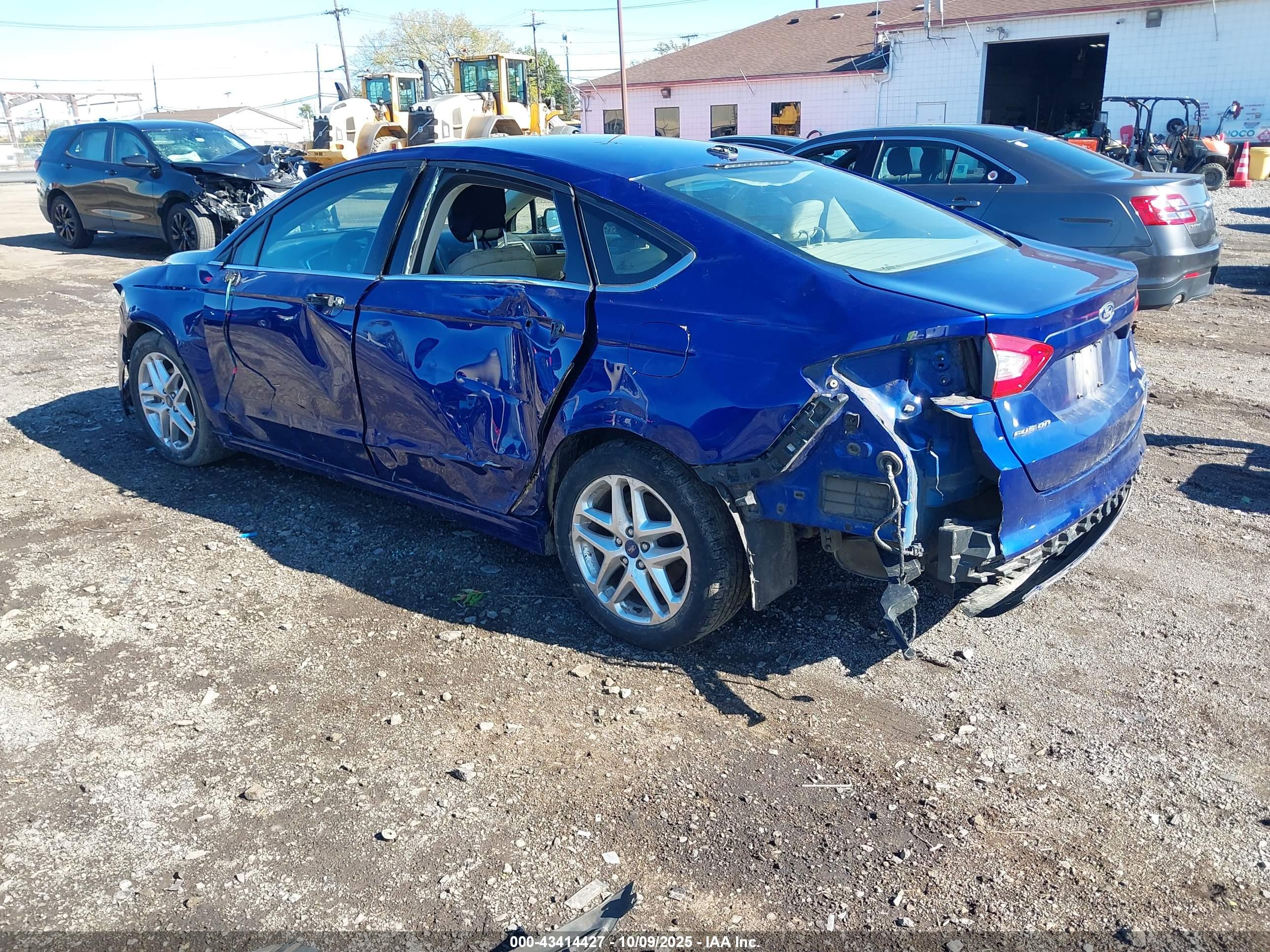 FORD FUSION image 3