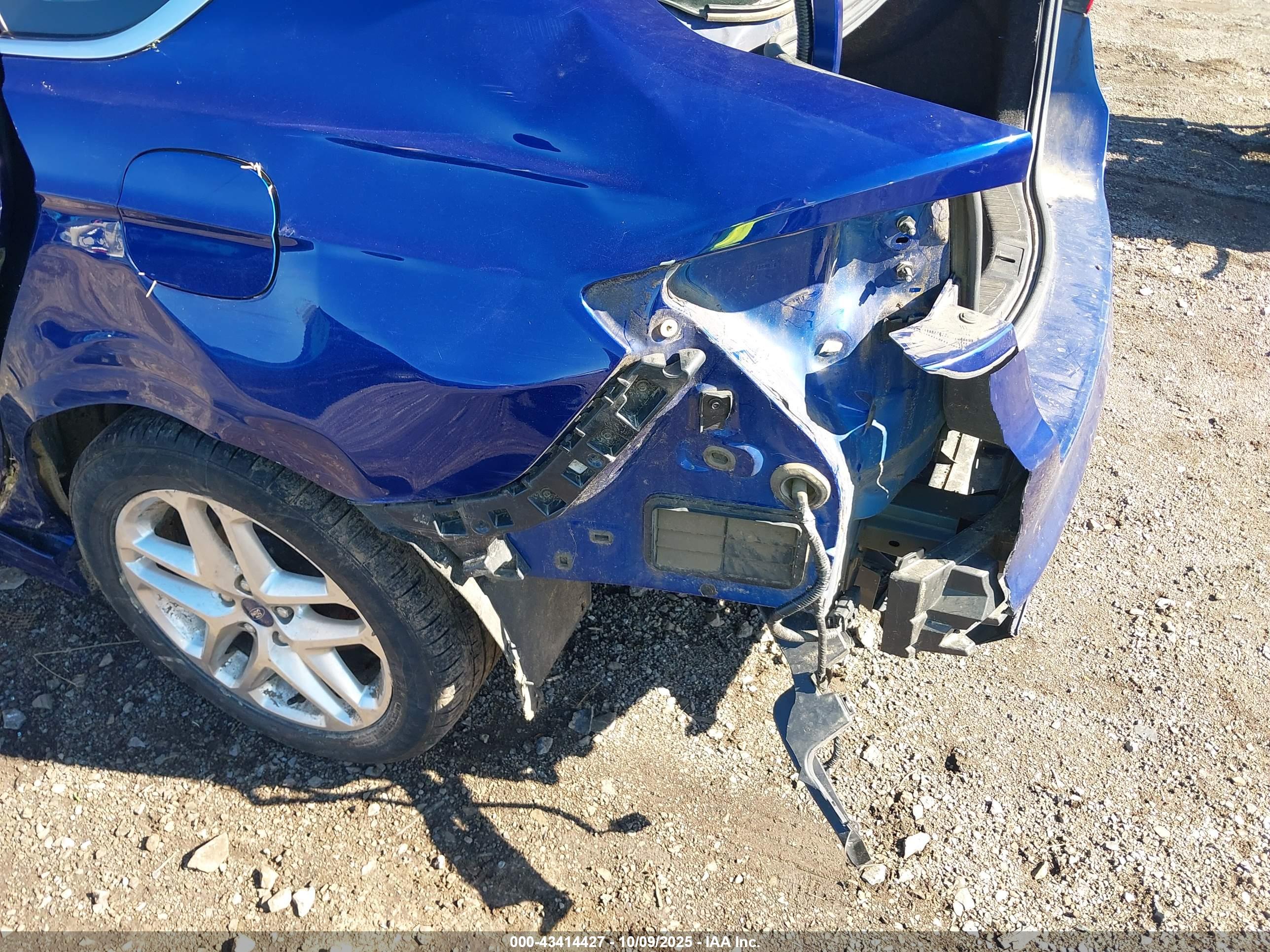 FORD FUSION image 6