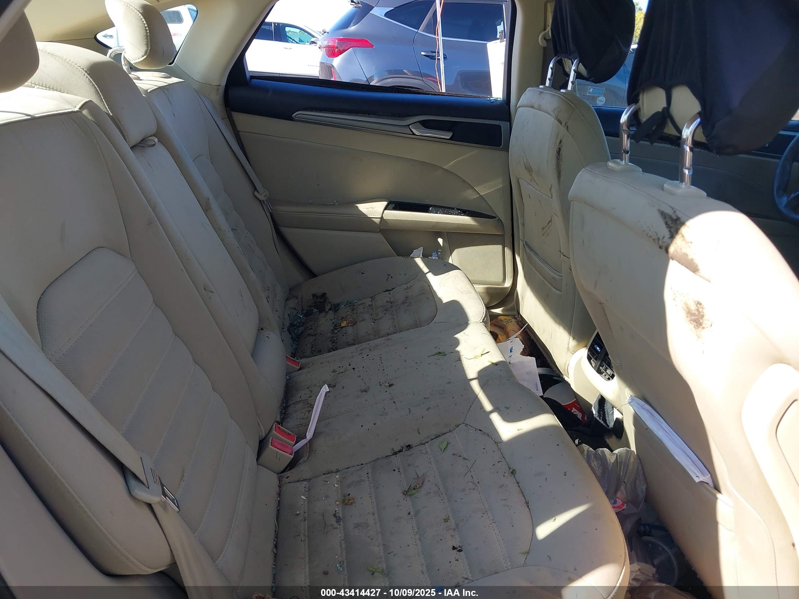 FORD FUSION image 8
