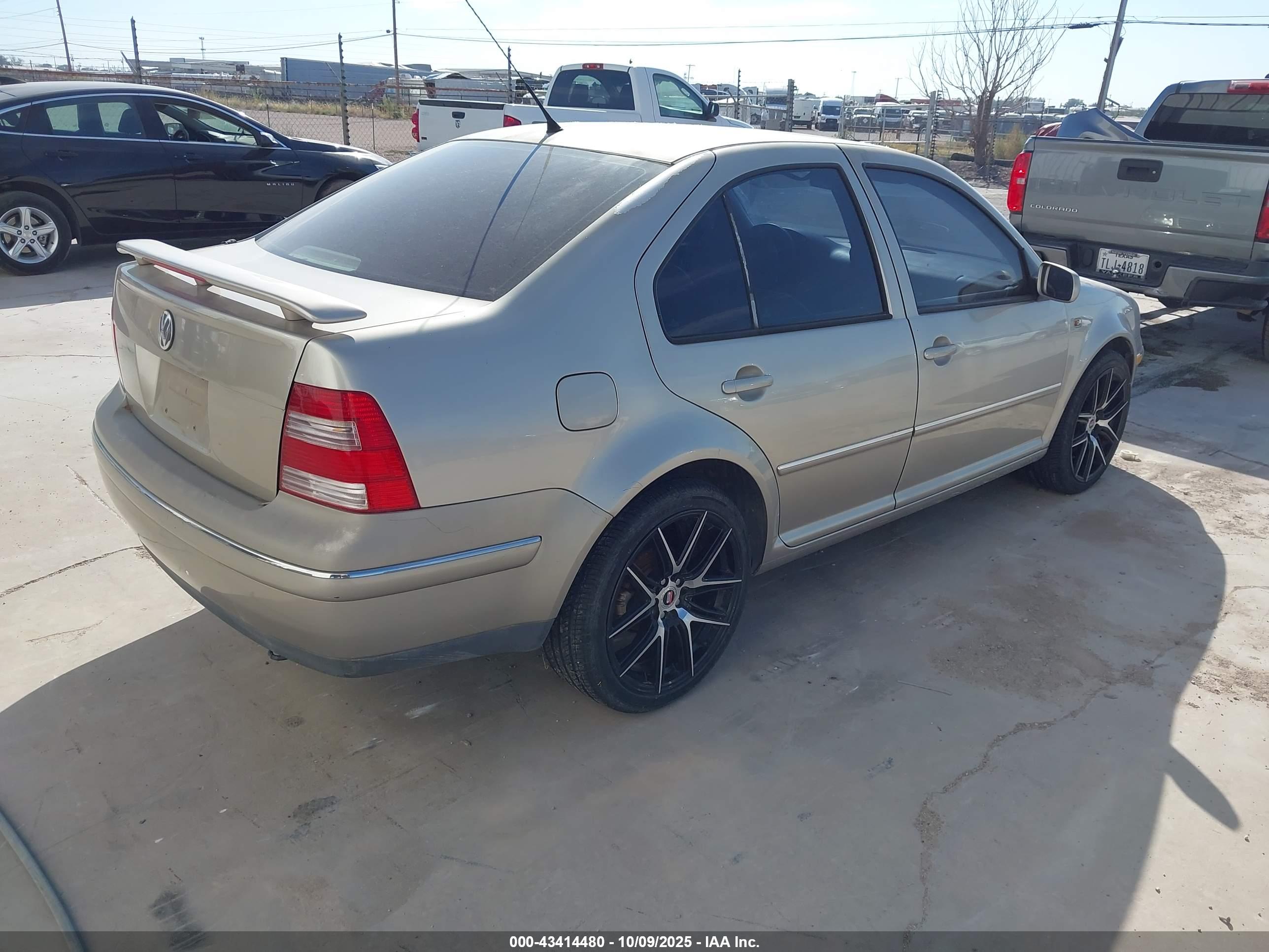 VOLKSWAGEN JETTA image 4