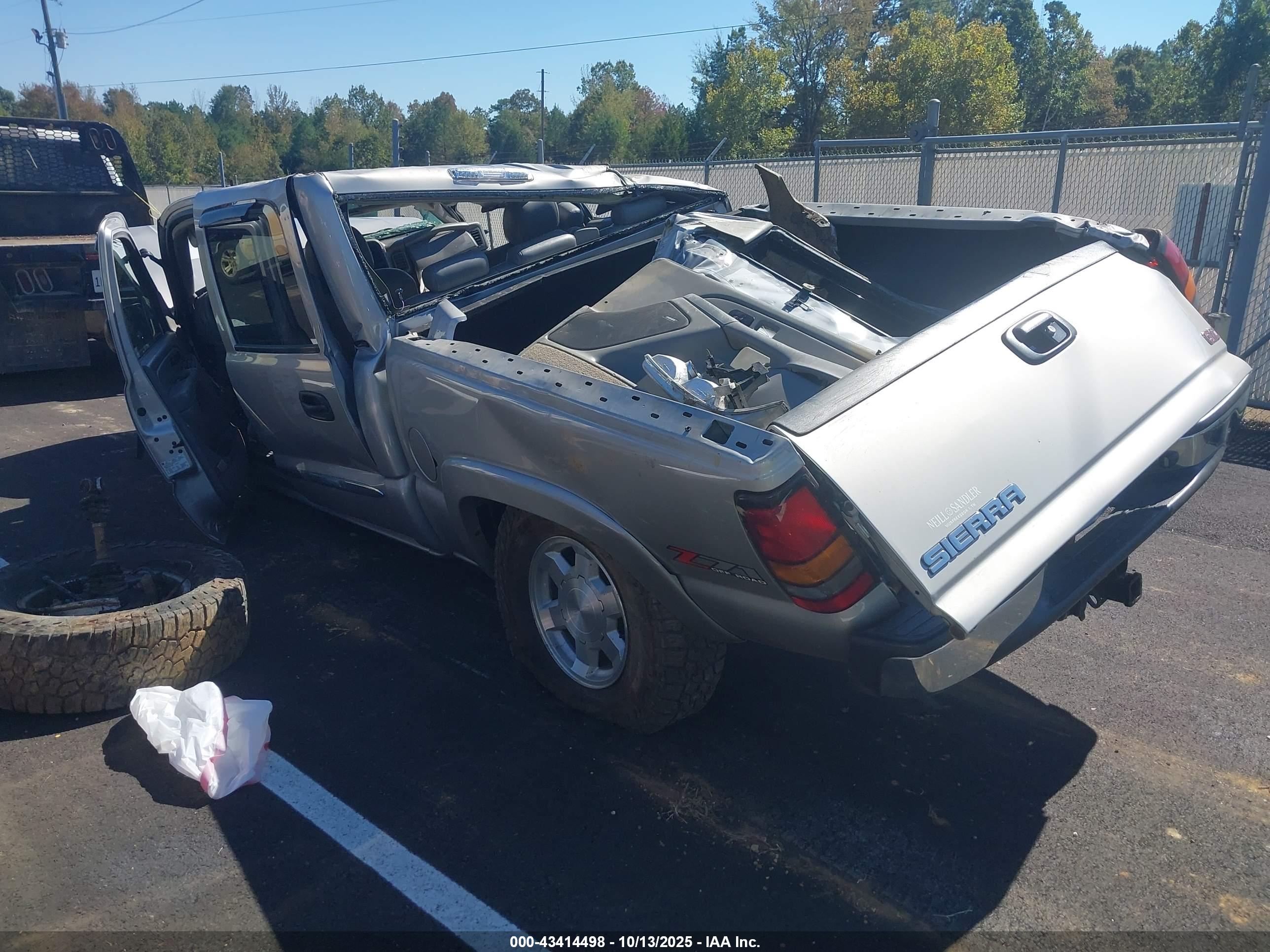GMC SIERRA image 3
