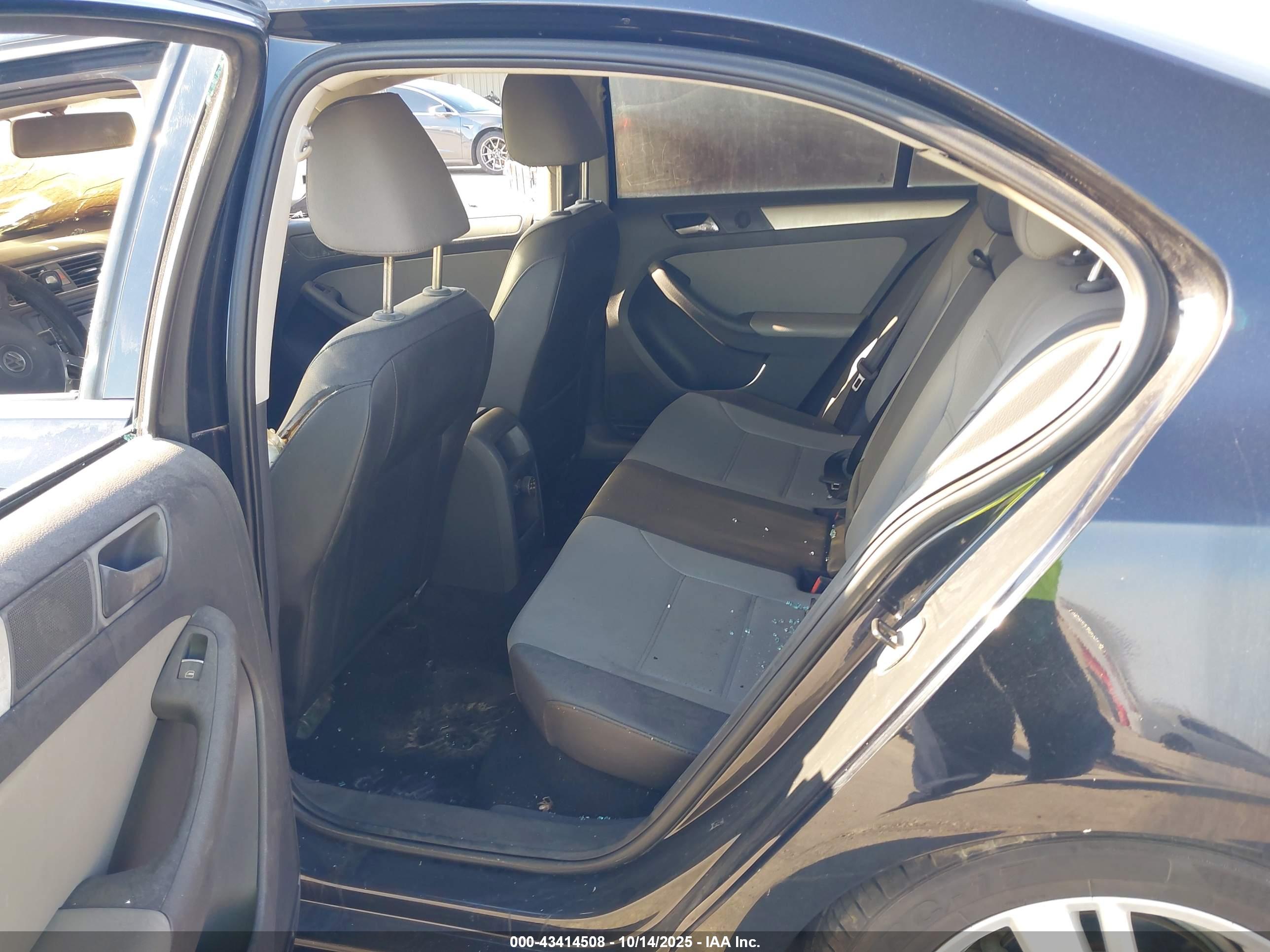 VOLKSWAGEN JETTA image 8