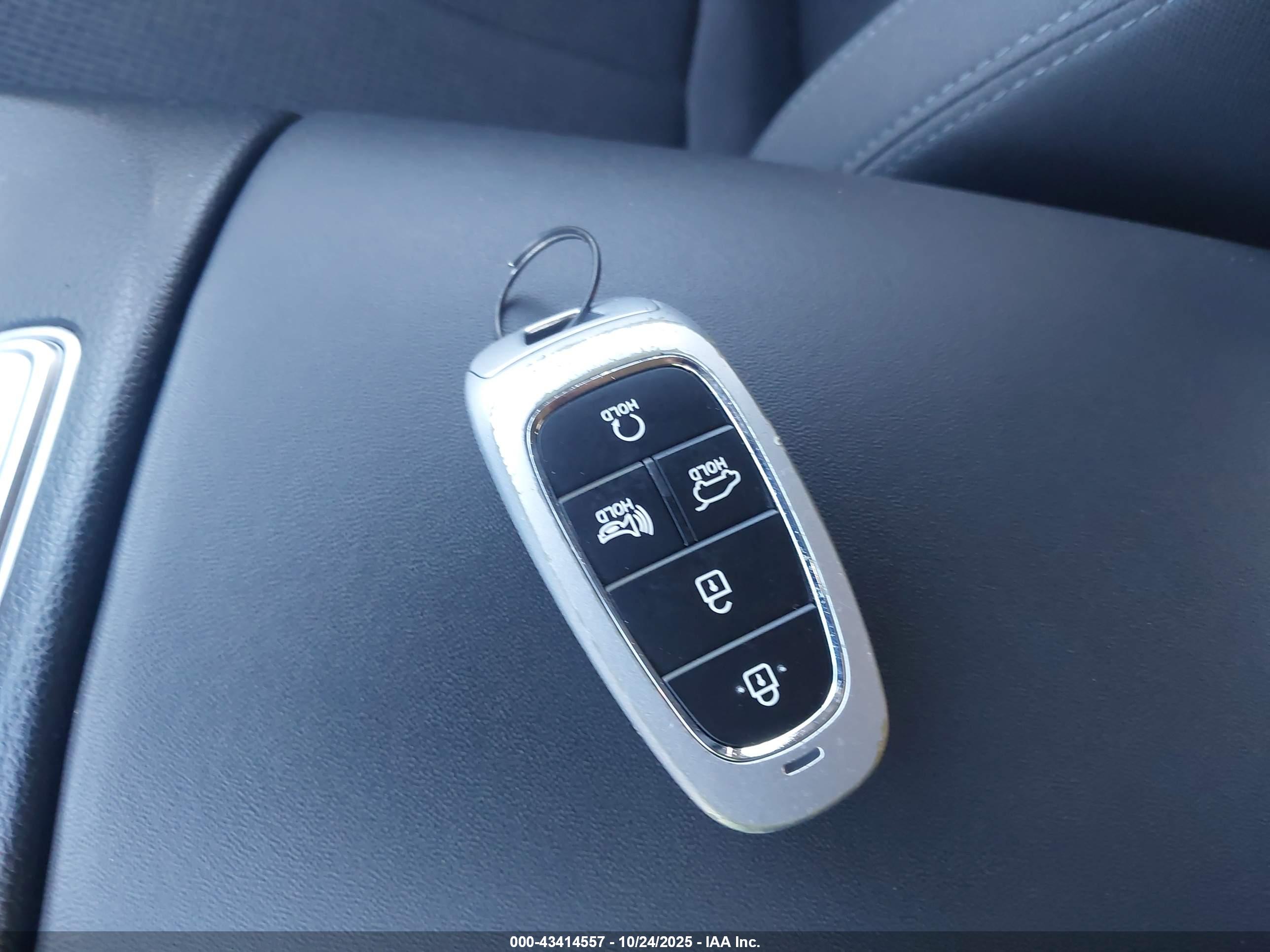 HYUNDAI SANTA image 11