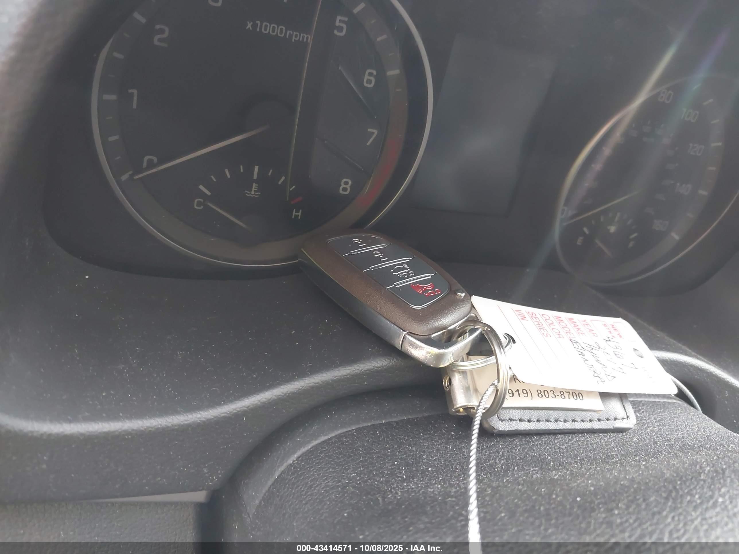 HYUNDAI ELANTRA image 11