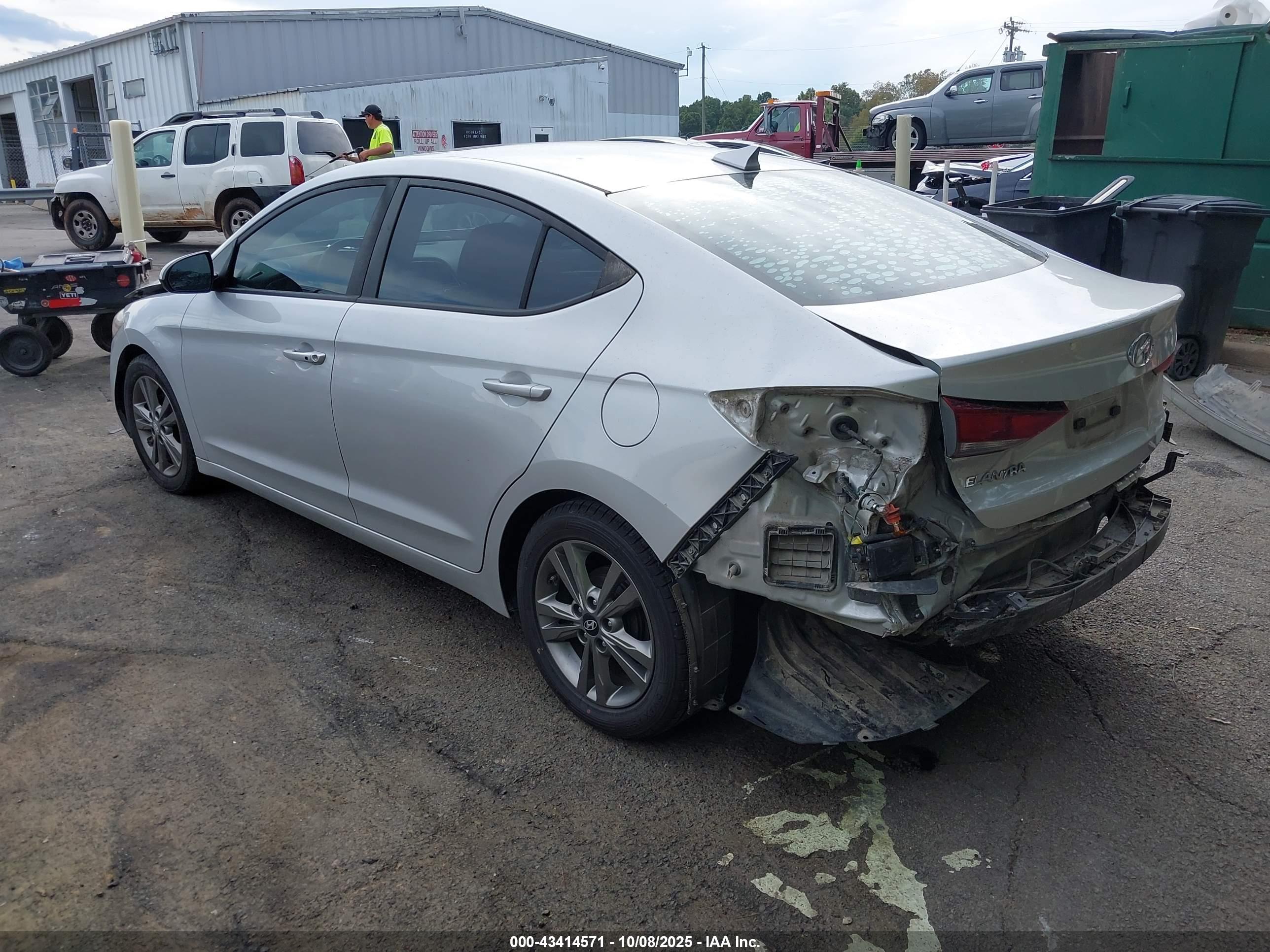HYUNDAI ELANTRA image 3