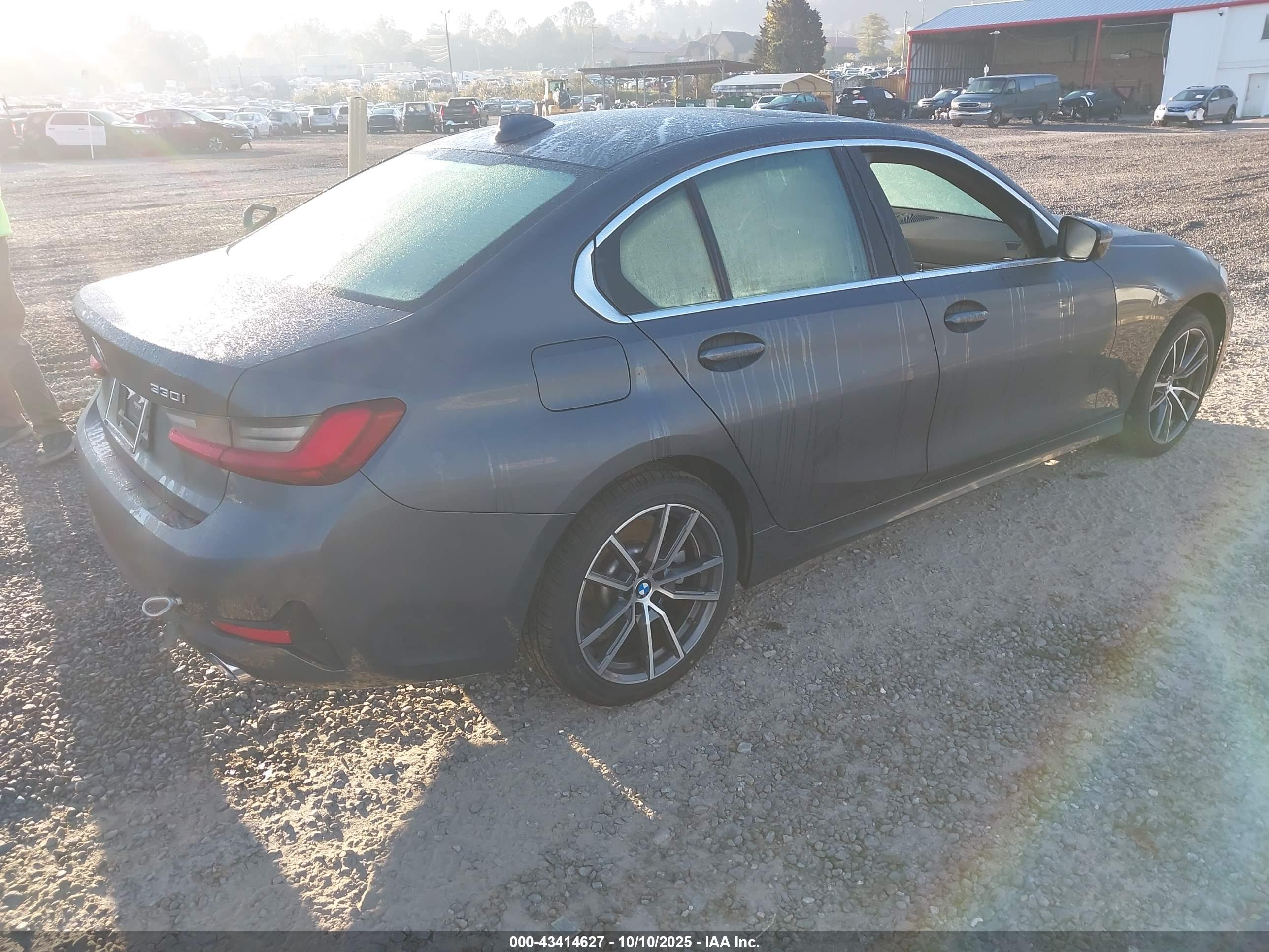 BMW 330I image 4