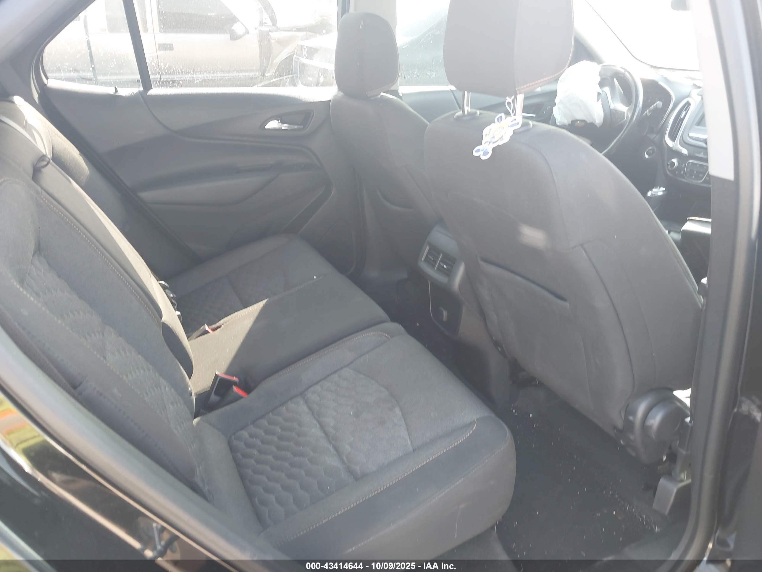 CHEVROLET EQUINOX image 8