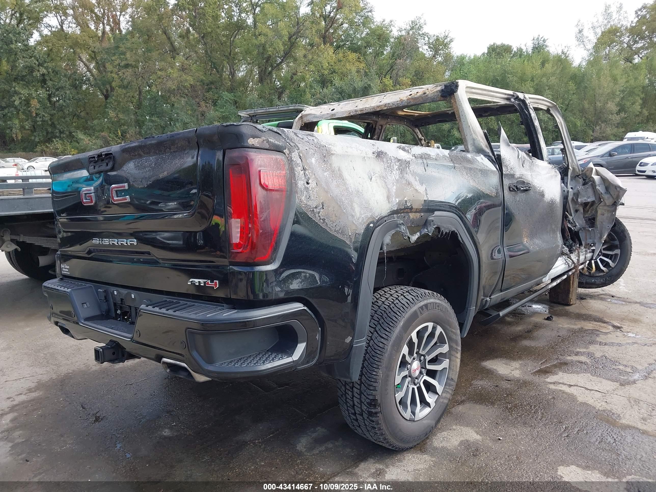 GMC SIERRA image 4