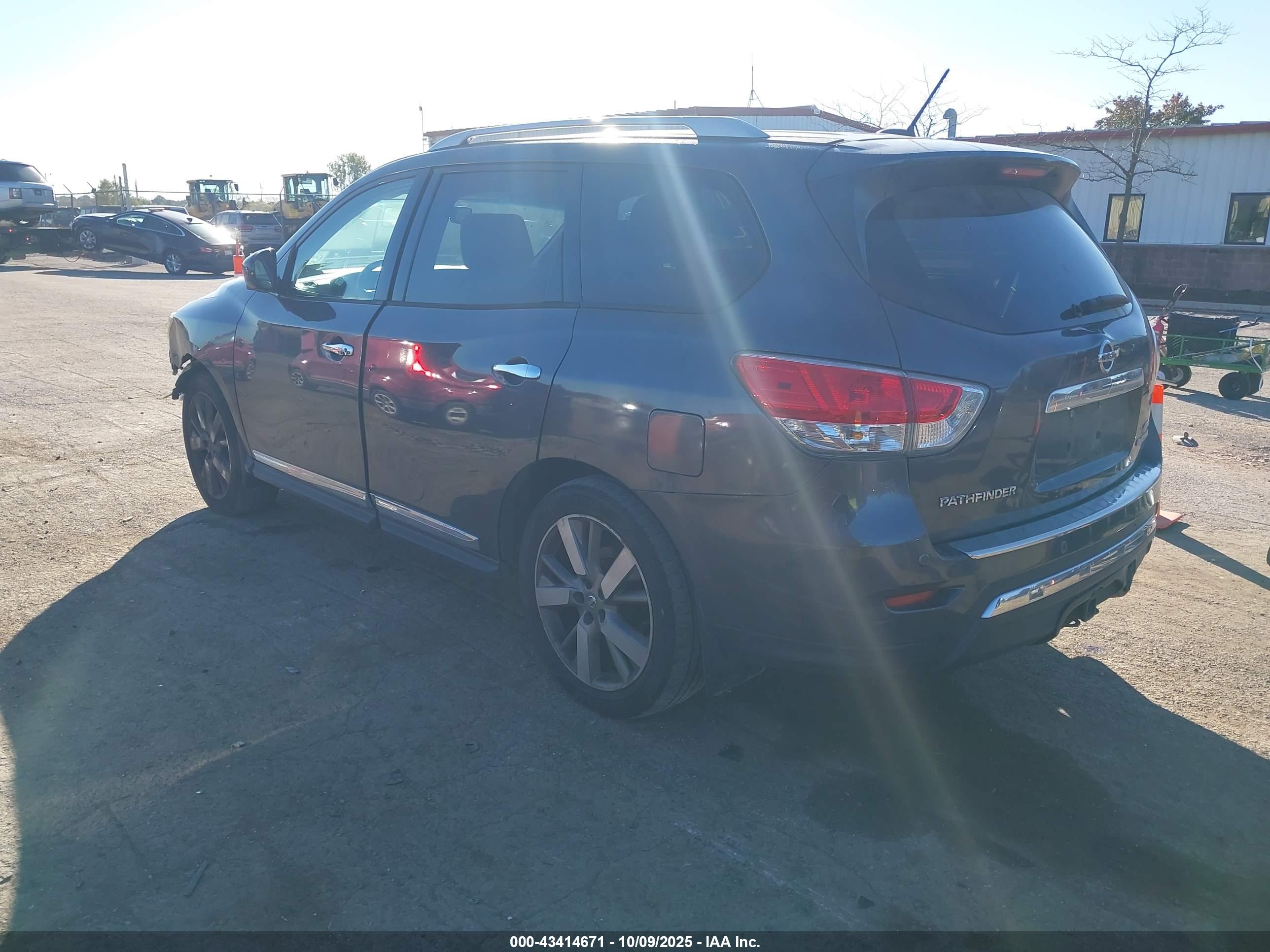 NISSAN PATHFINDER image 3