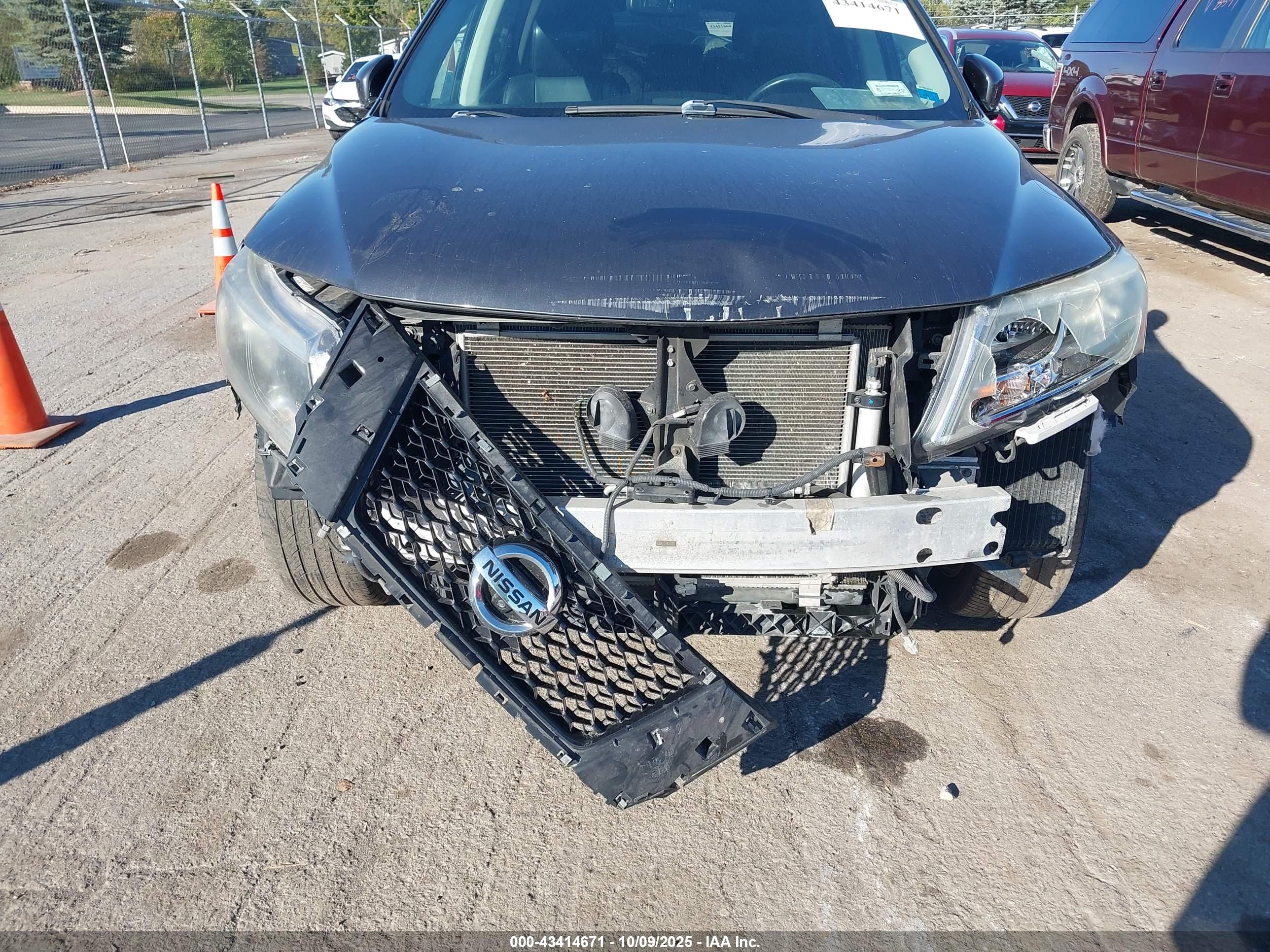 NISSAN PATHFINDER image 6