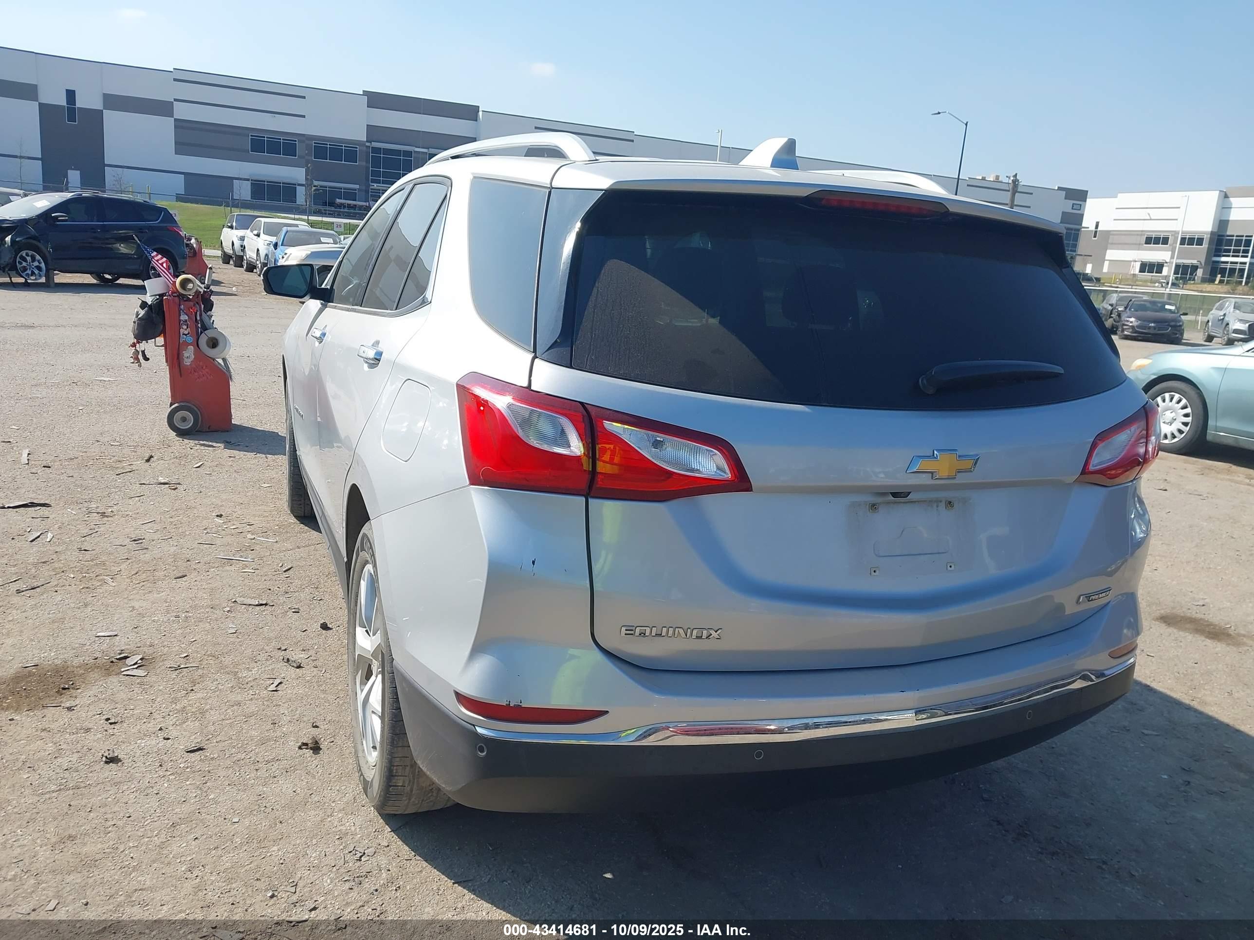 CHEVROLET EQUINOX image 3