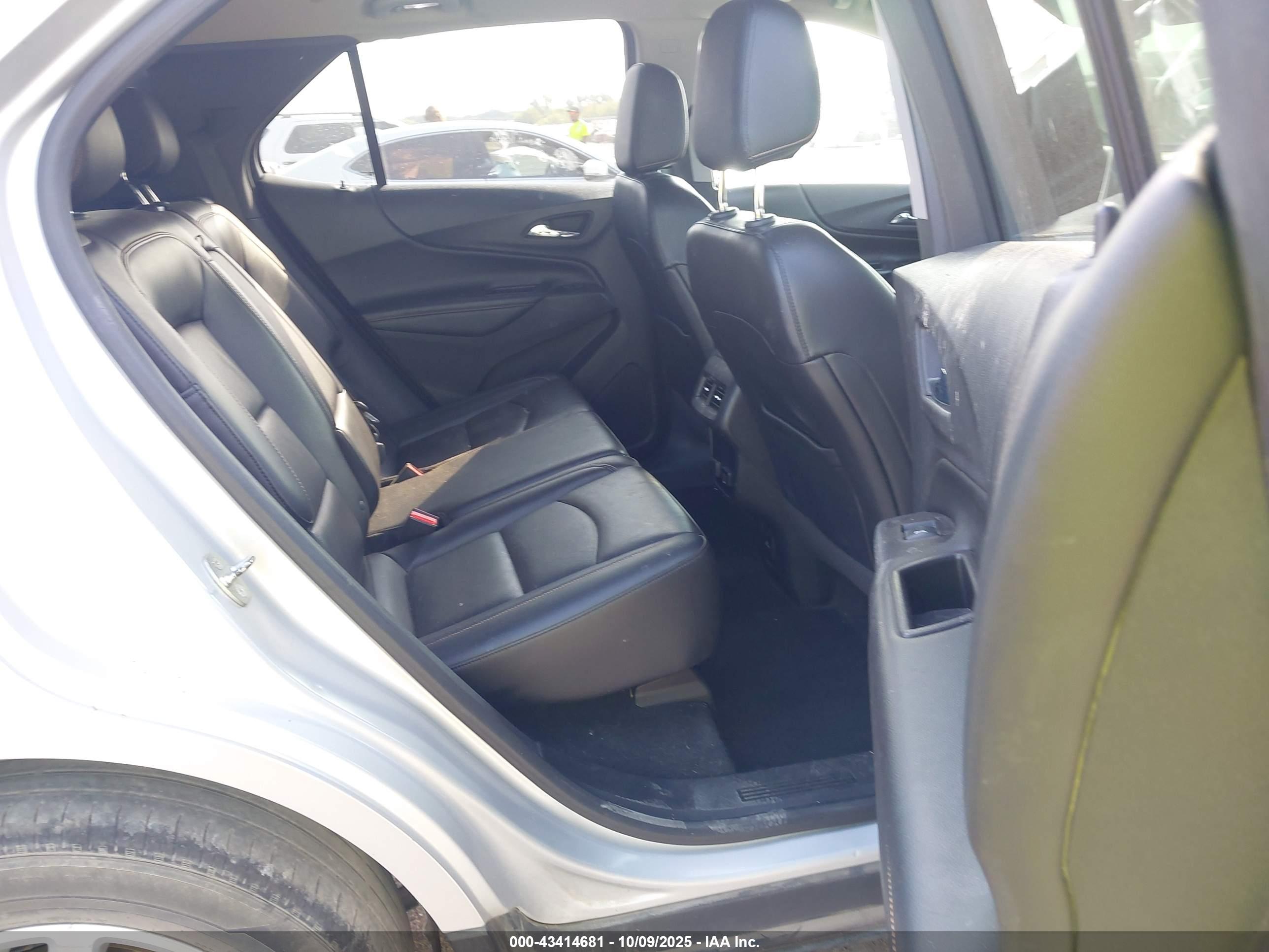 CHEVROLET EQUINOX image 8