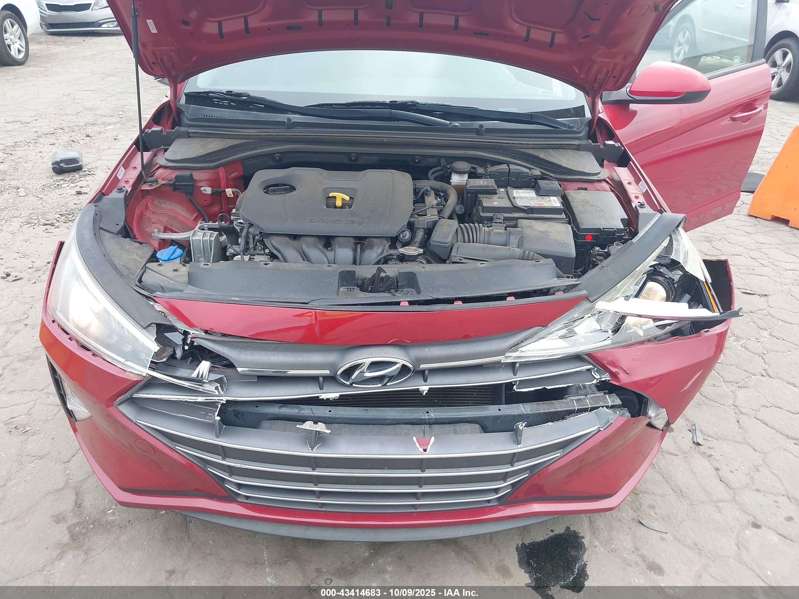 HYUNDAI ELANTRA image 10