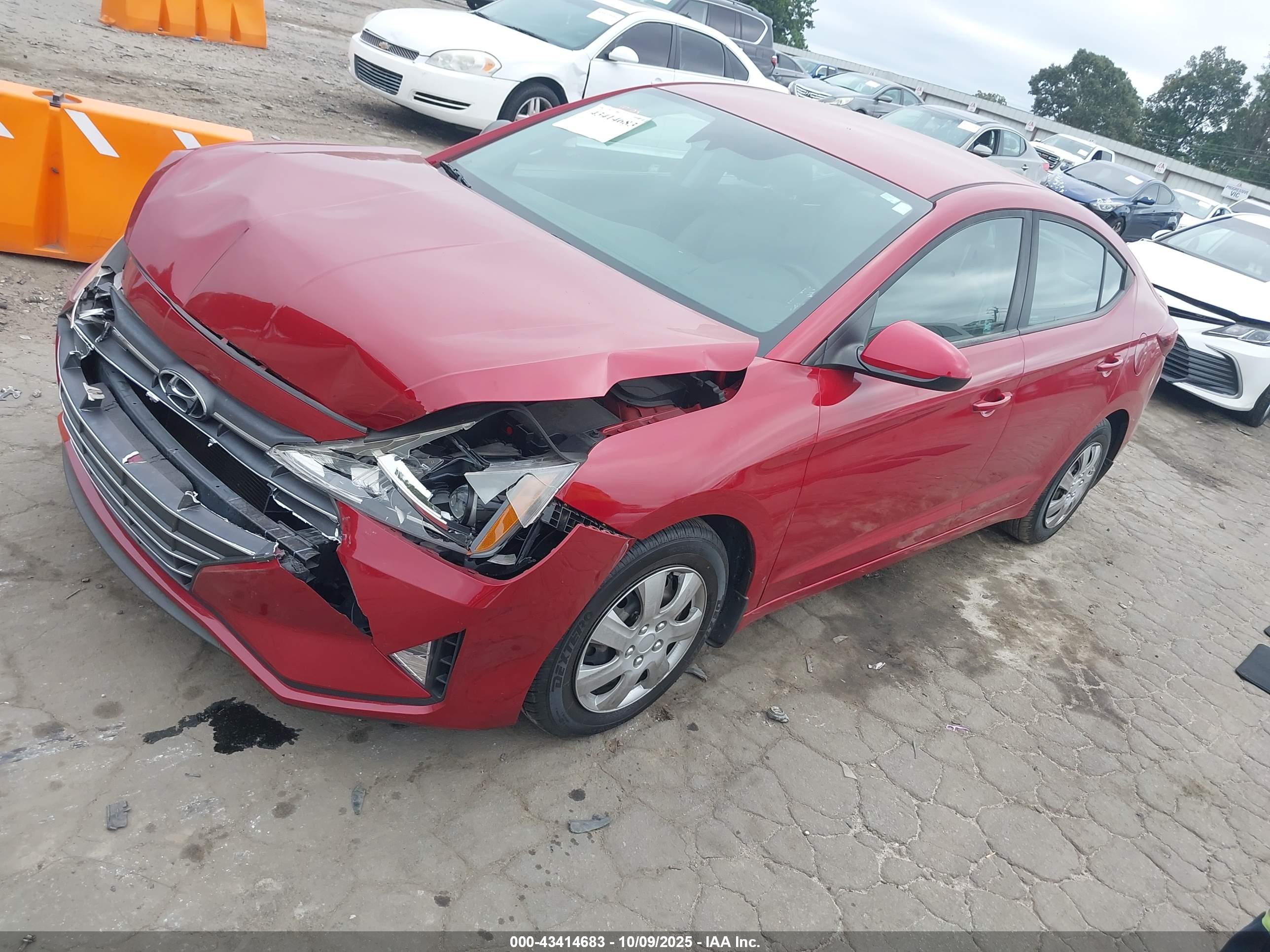 HYUNDAI ELANTRA image 2