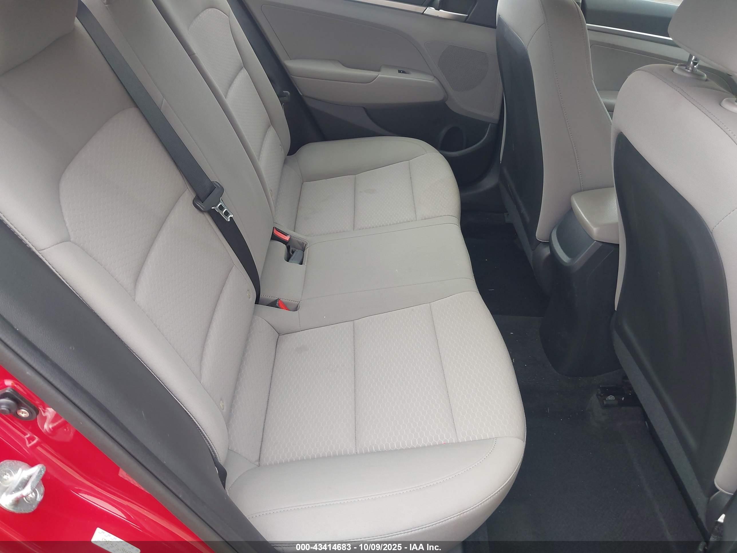 HYUNDAI ELANTRA image 8