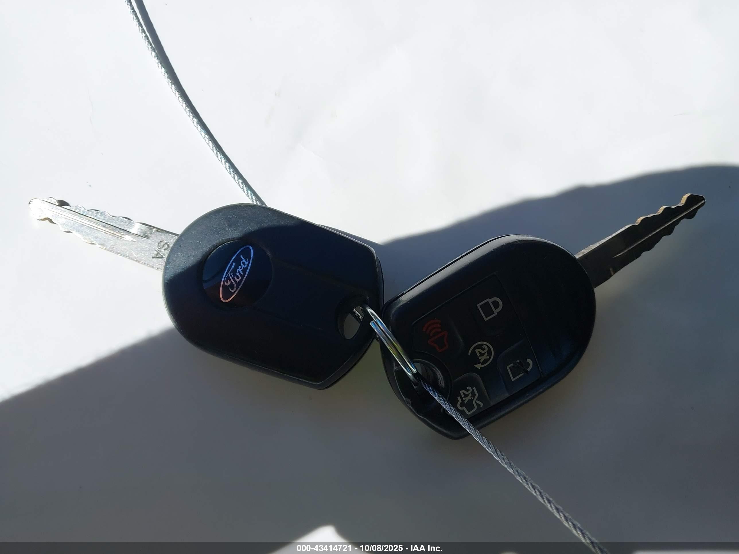 FORD TAURUS image 11