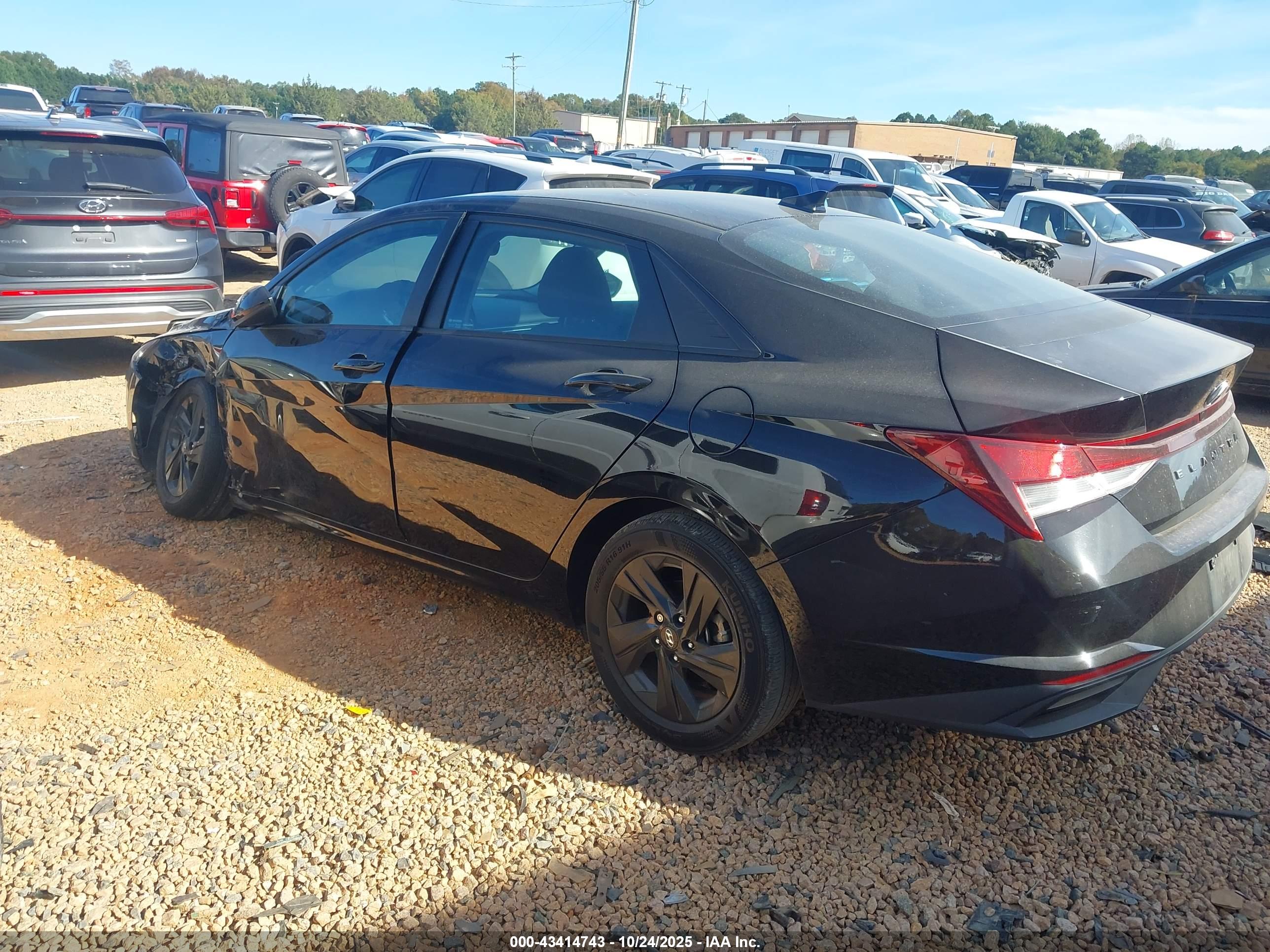 HYUNDAI ELANTRA image 3