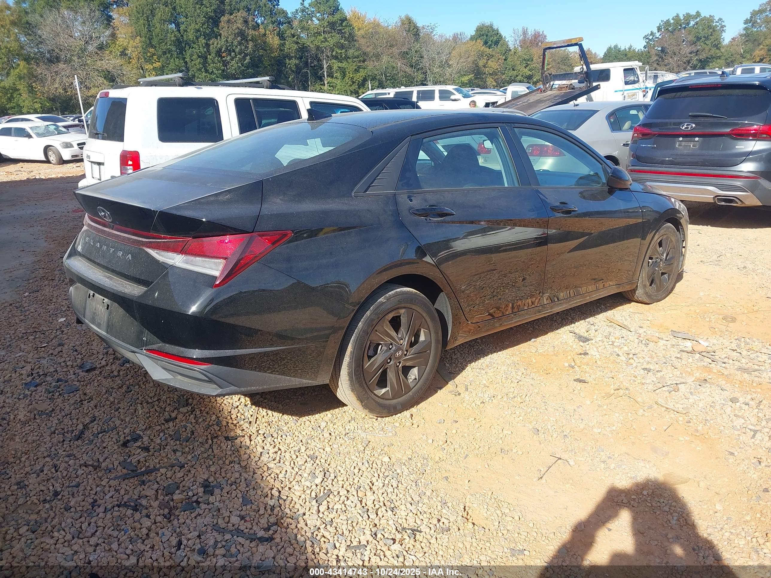 HYUNDAI ELANTRA image 4