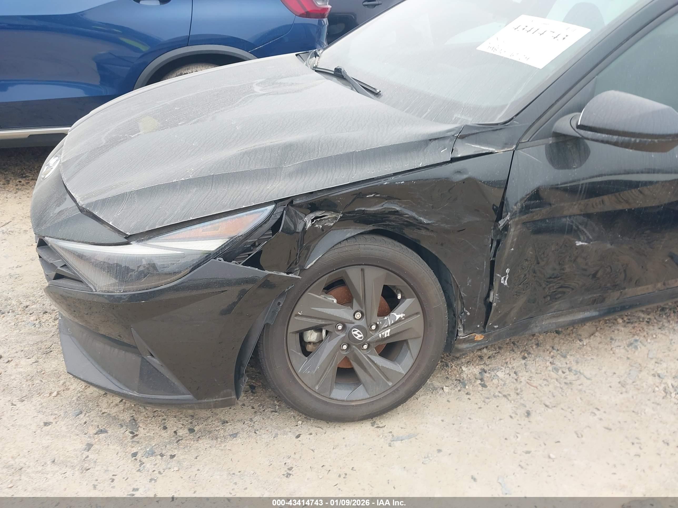 HYUNDAI ELANTRA image 6